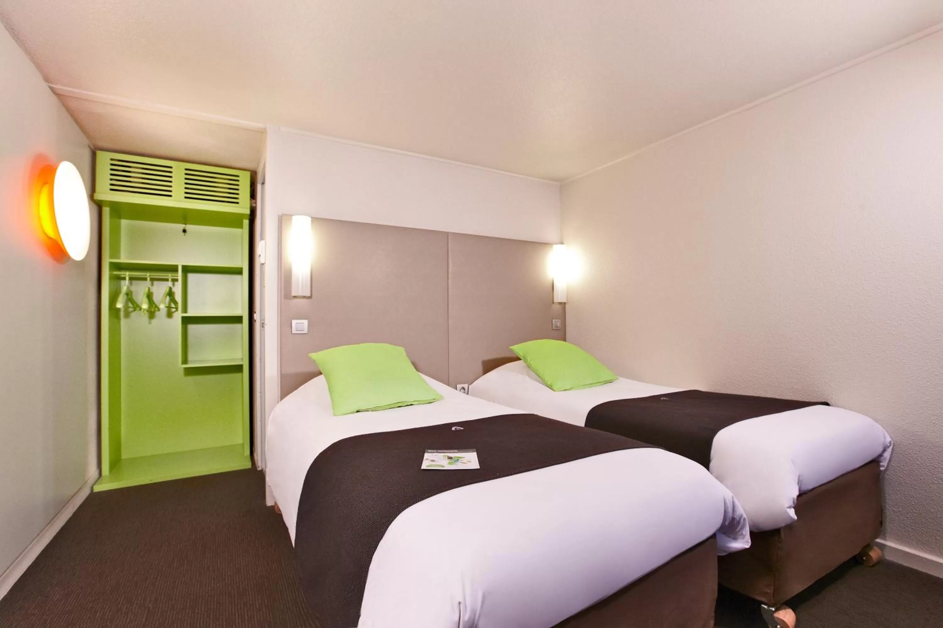 Photo of the whole room, Bed in Campanile Chanas