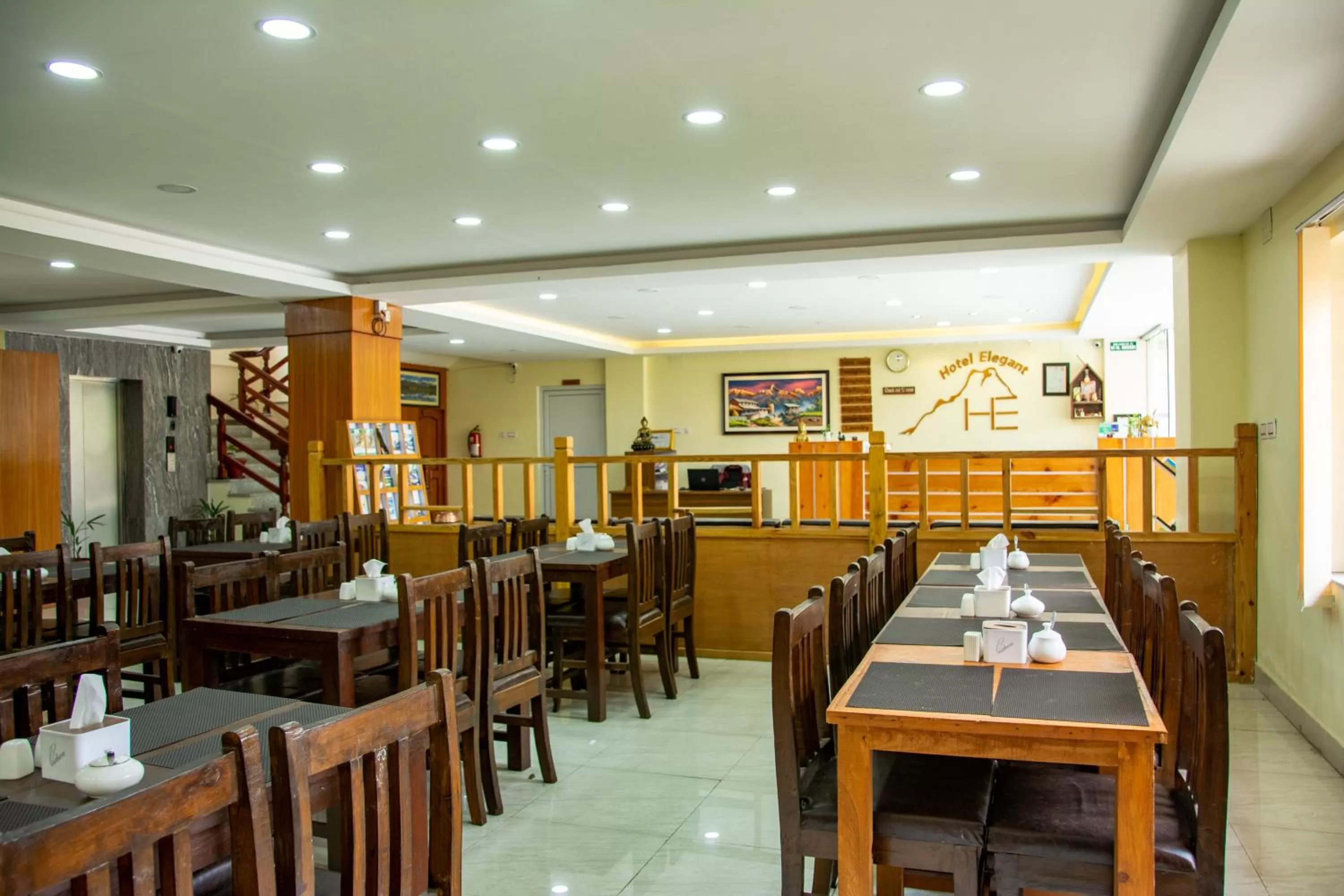 Restaurant/places to eat in Hotel Elegant