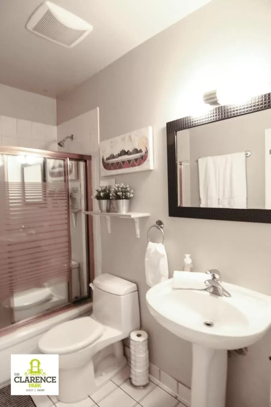 Bed in 6-Bed Male Dormitory Room in The Clarence Park Bed in 6-Bed Male Dormitory Room in The Clarence Park