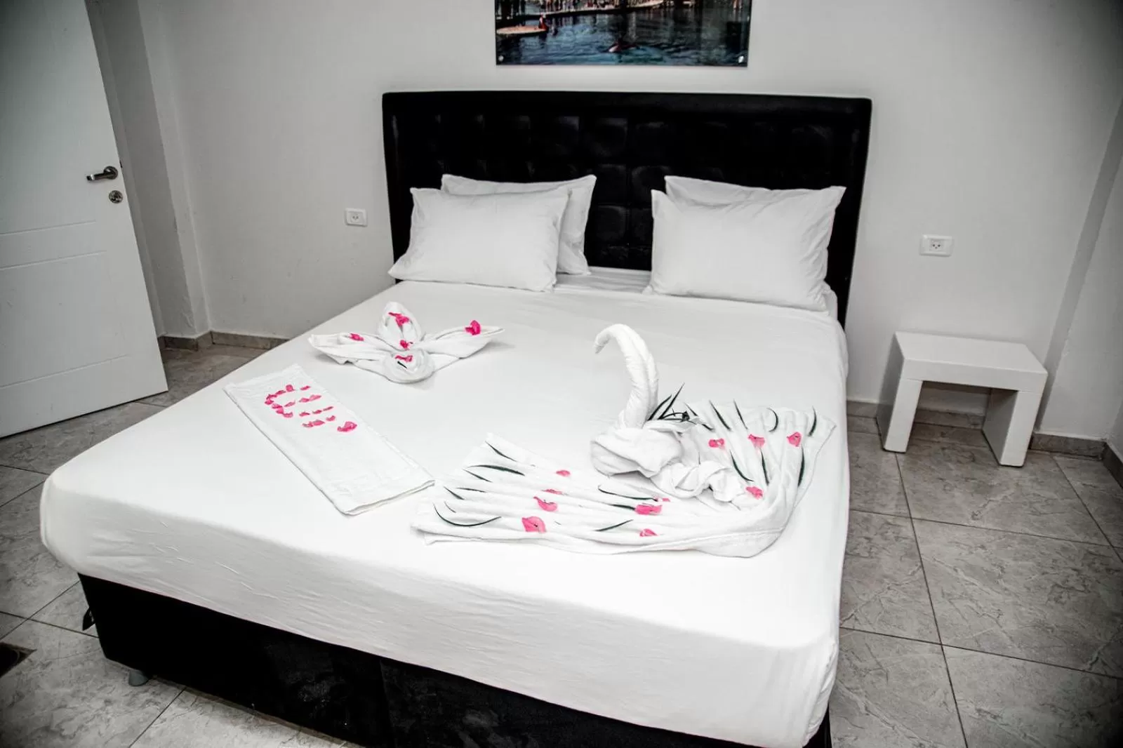 Bedroom, Bed in Hotel Maman