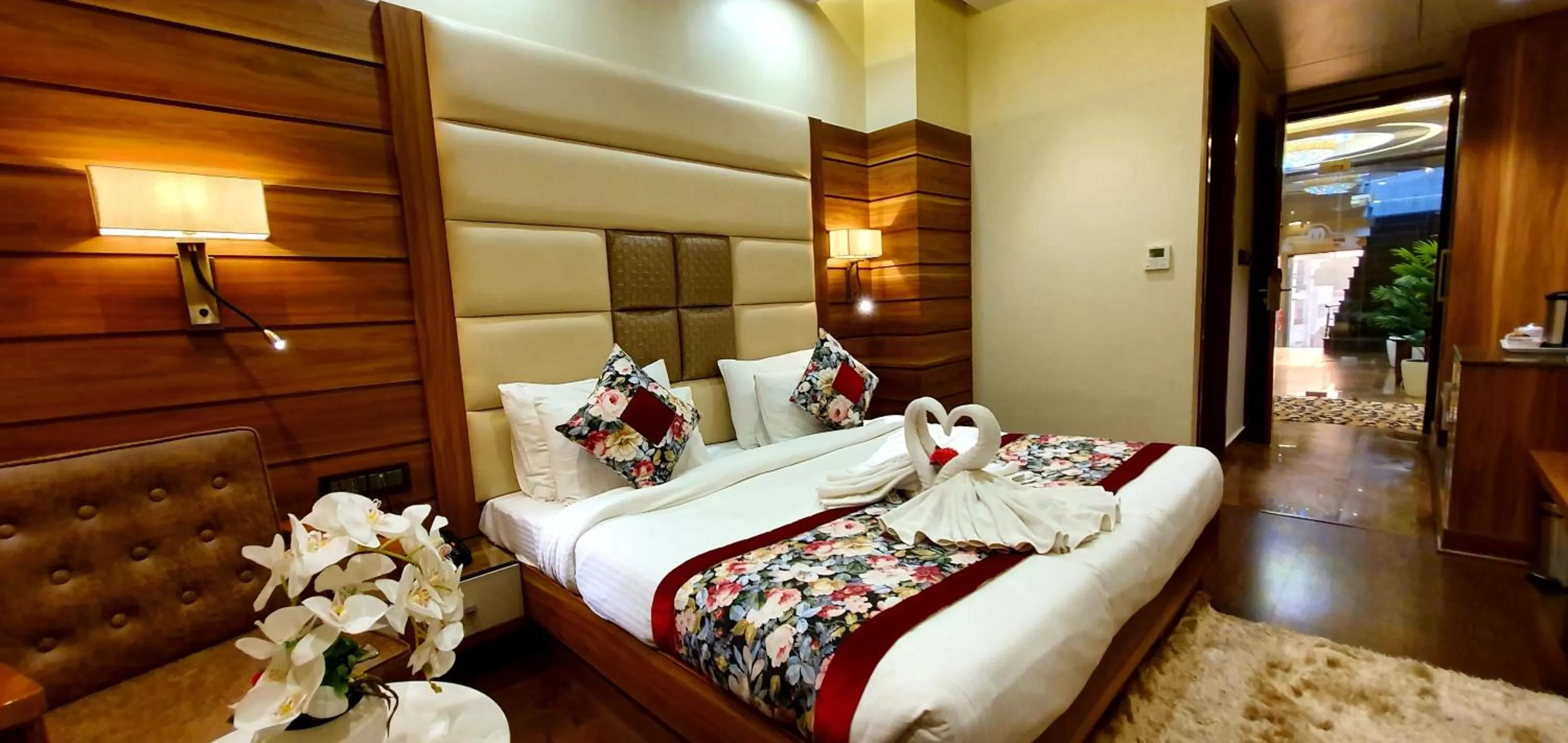 Bed in Hotel Makhan Residency