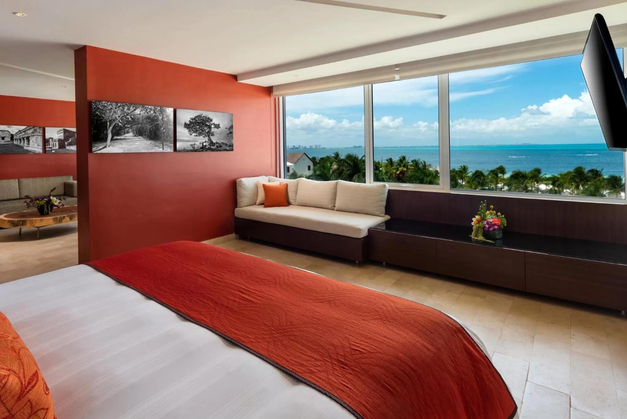 Photo of the whole room, Bed in Presidente InterContinental Cancun Resort