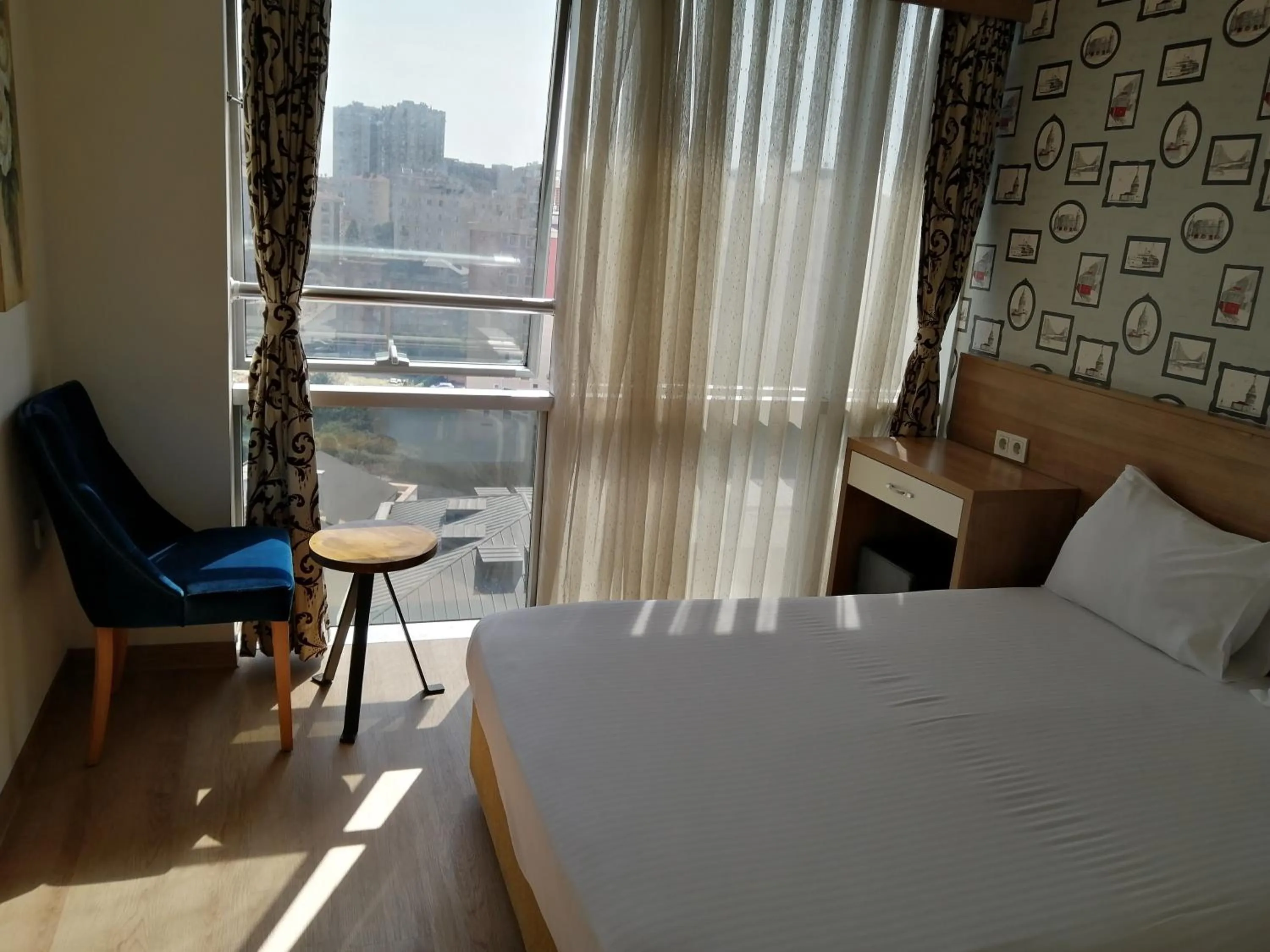 View (from property/room), Bed in Nice Royal