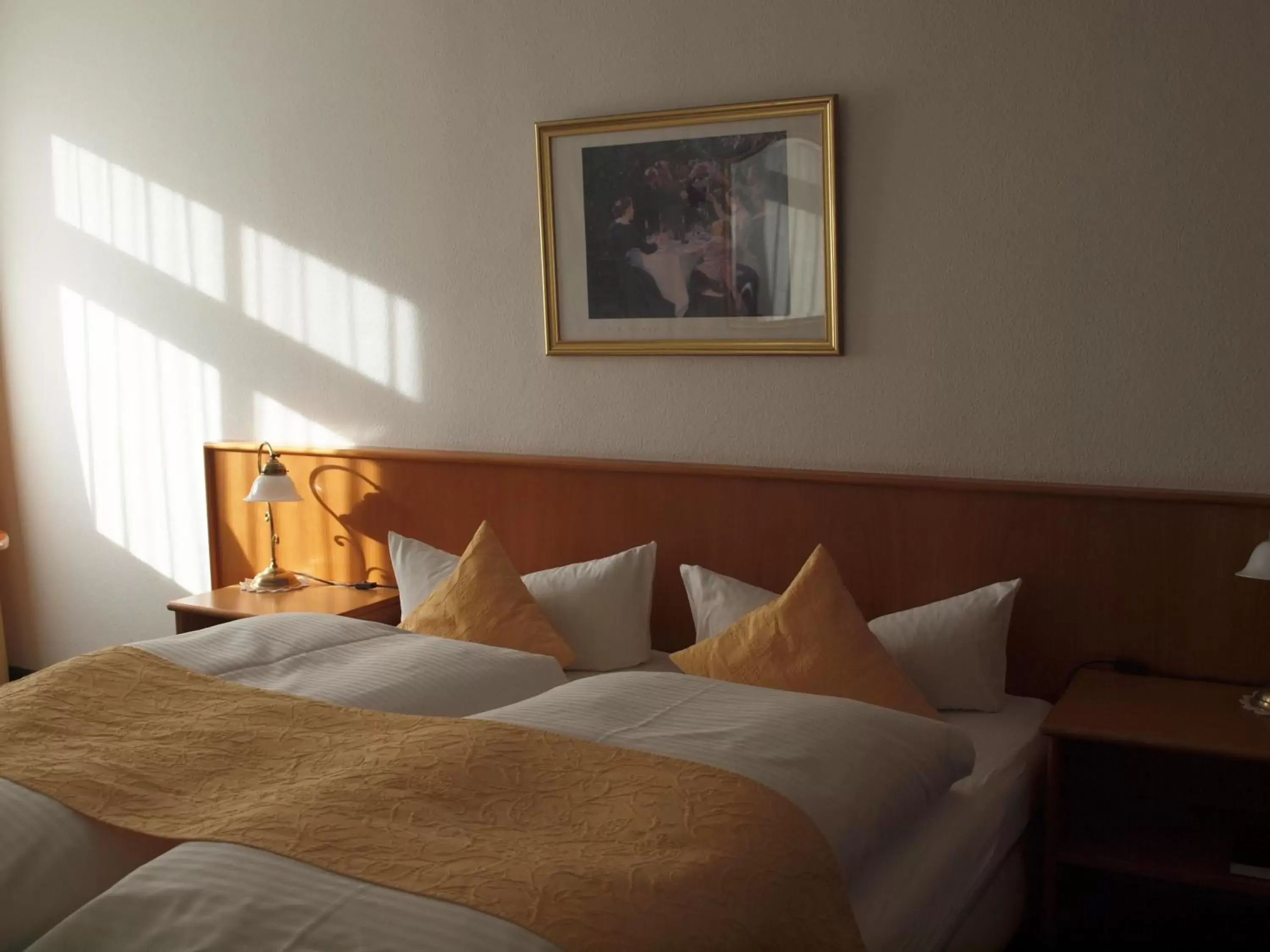 Standard Double Room in Hotel & Restaurant Bellevue Schmölln Standard Double Room in Hotel & Restaurant Bellevue Schmölln