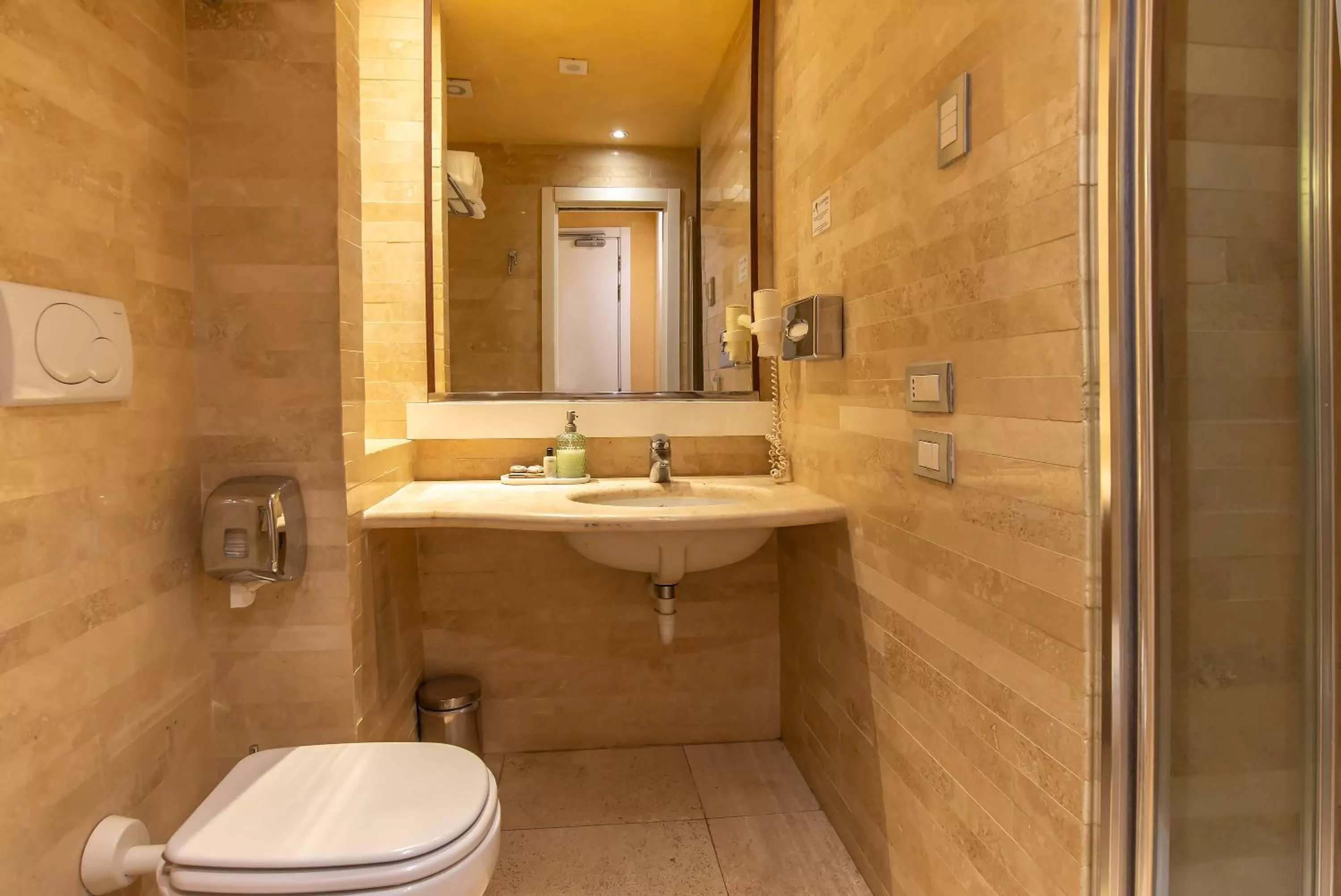 Bathroom in Hotel White