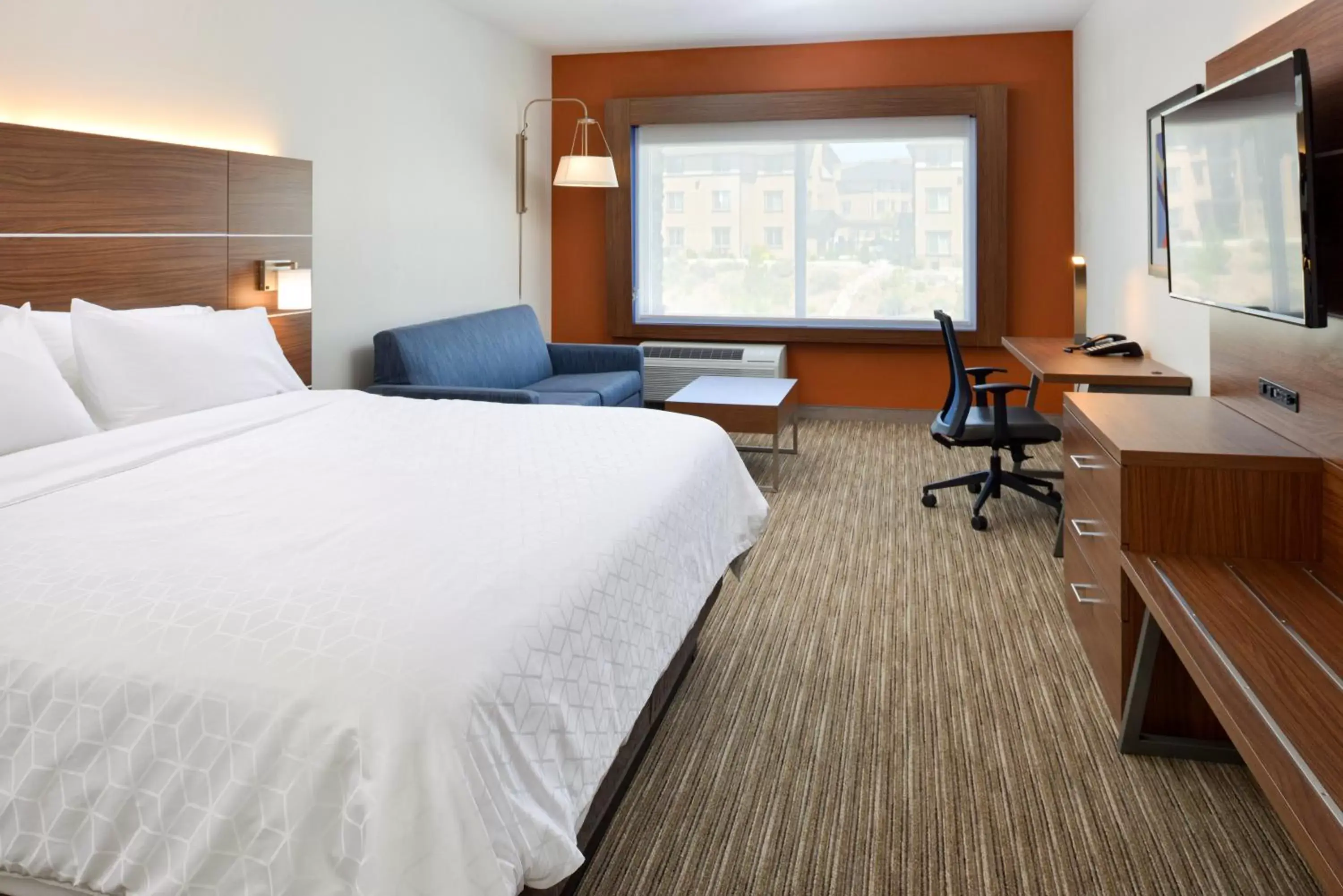 Suite - Mobility Access/Hearing Accessible in Holiday Inn Express & Suites - Elko by IHG Suite - Mobility Access/Hearing Accessible in Holiday Inn Express & Suites - Elko by IHG
