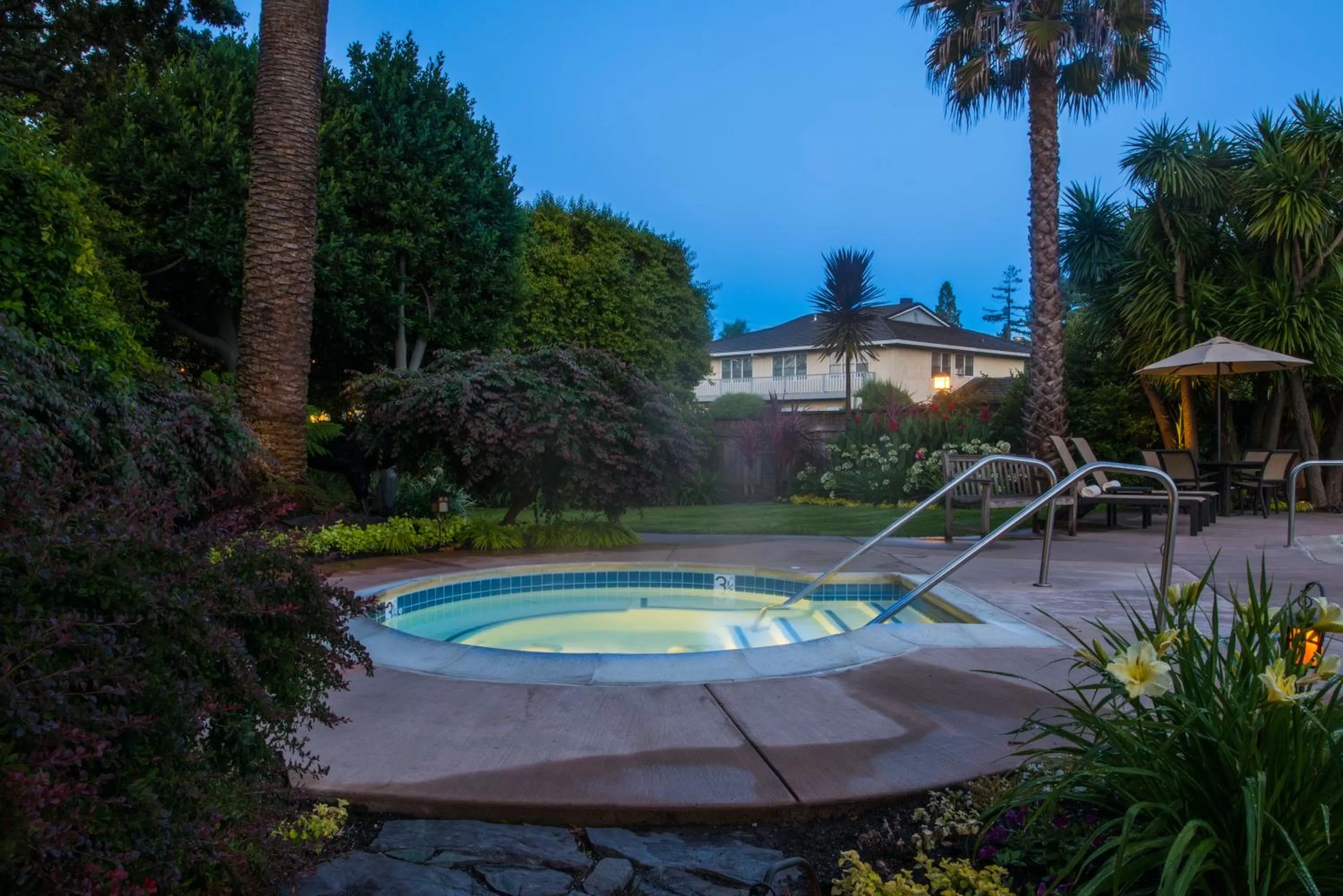 Swimming pool in El Pueblo Inn