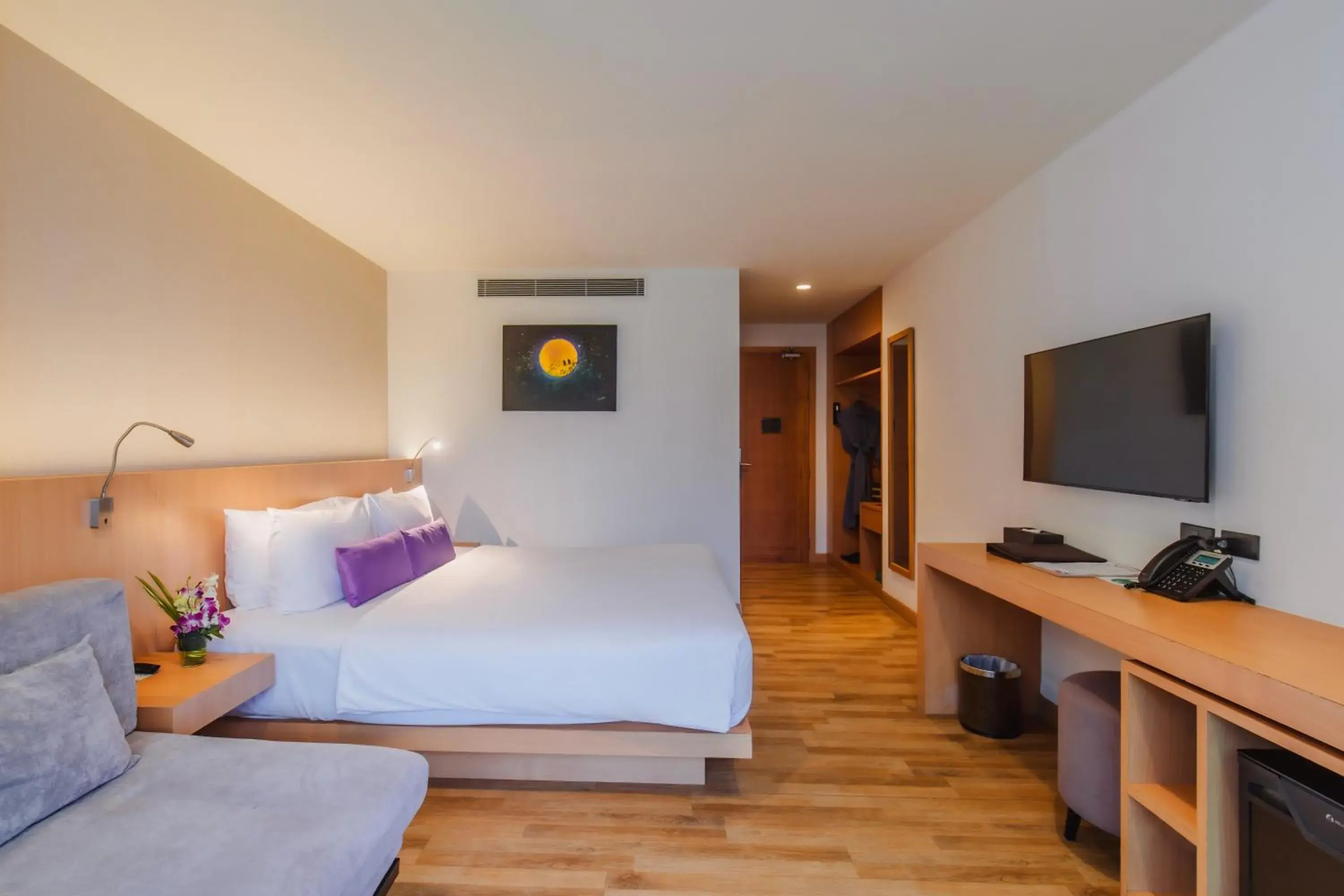 Deluxe King Room in The Lunar Patong Deluxe King Room in The Lunar Patong