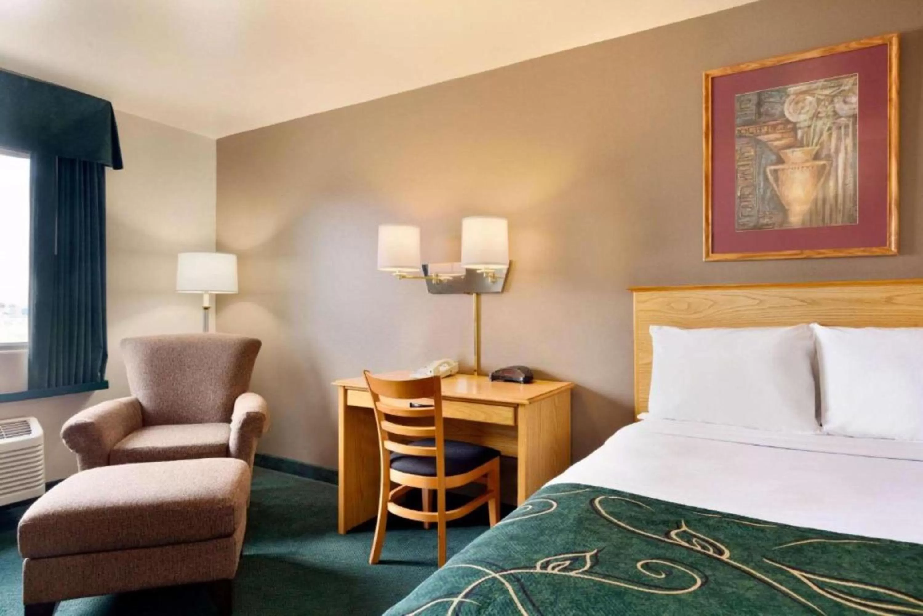 Bed in Travelodge by Wyndham Yermo