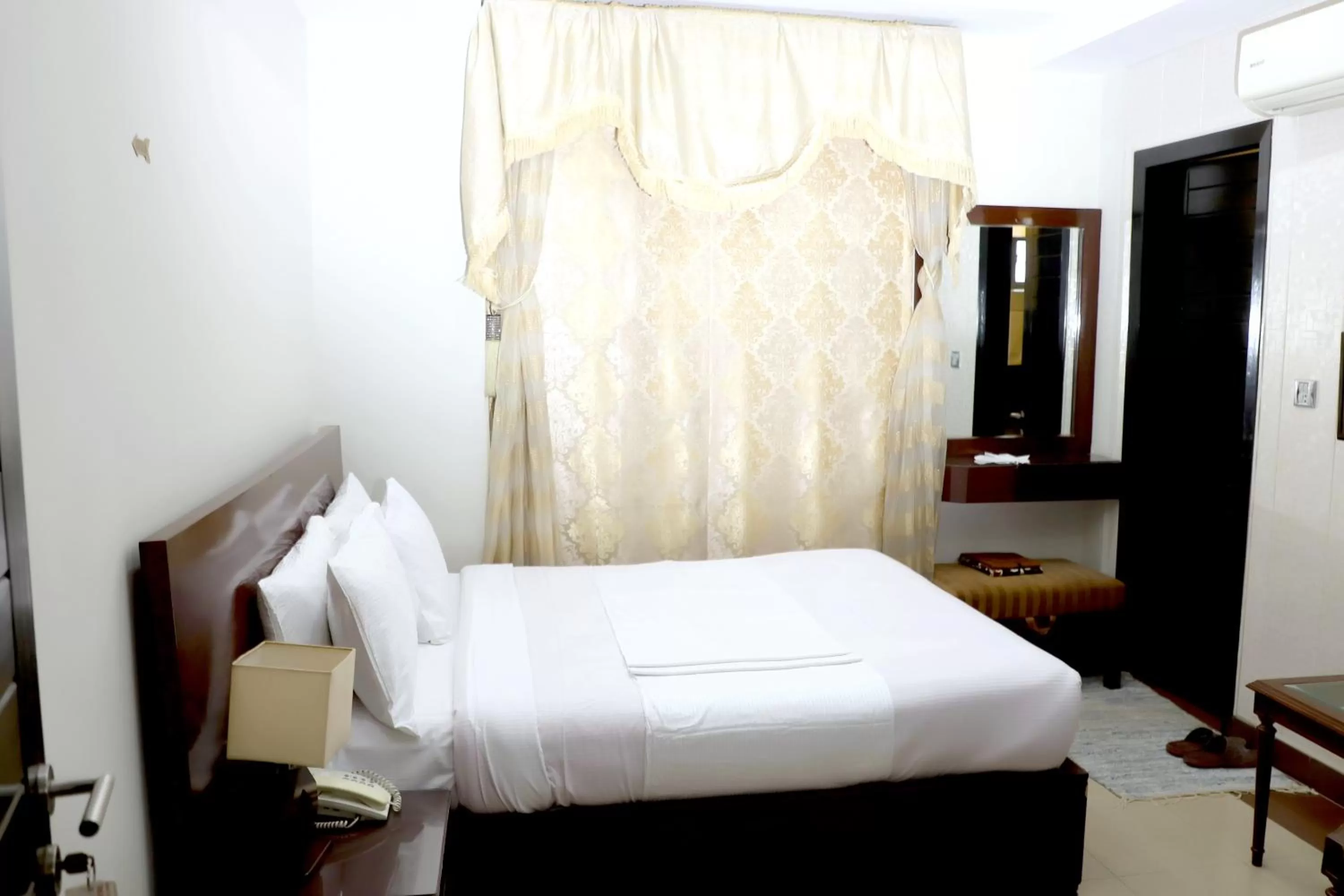 Bed in Hotel Multan Continental