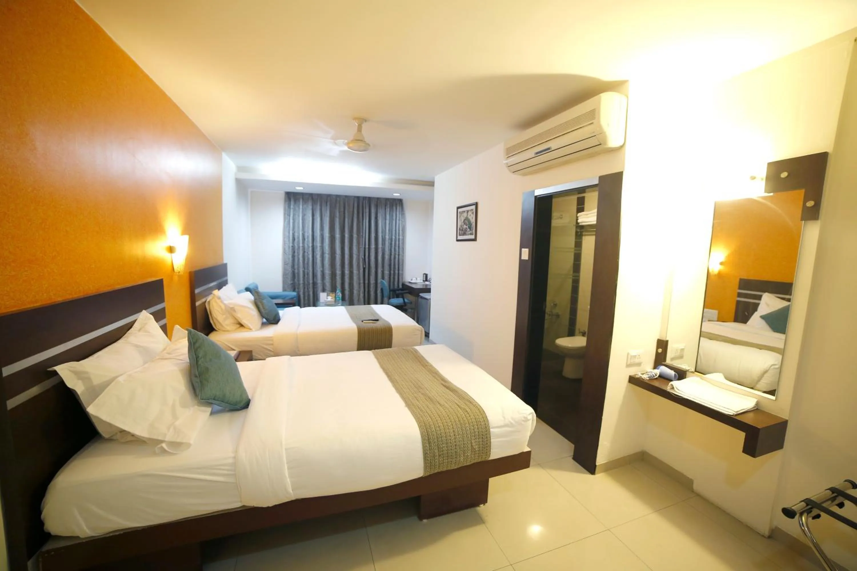 Seating area, Bed in Best Western Yuvraj