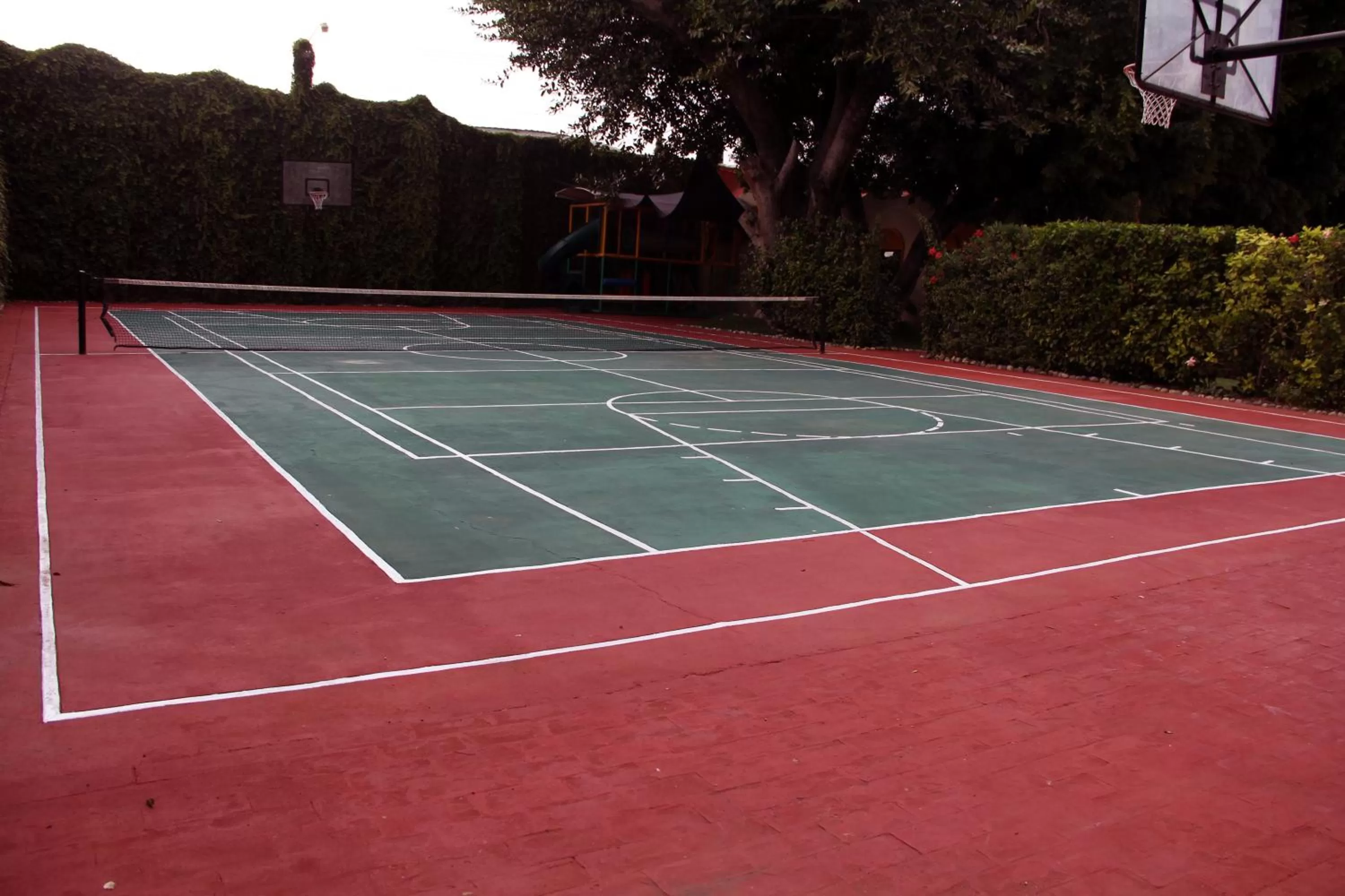 Tennis court in Hotel La Villa Real