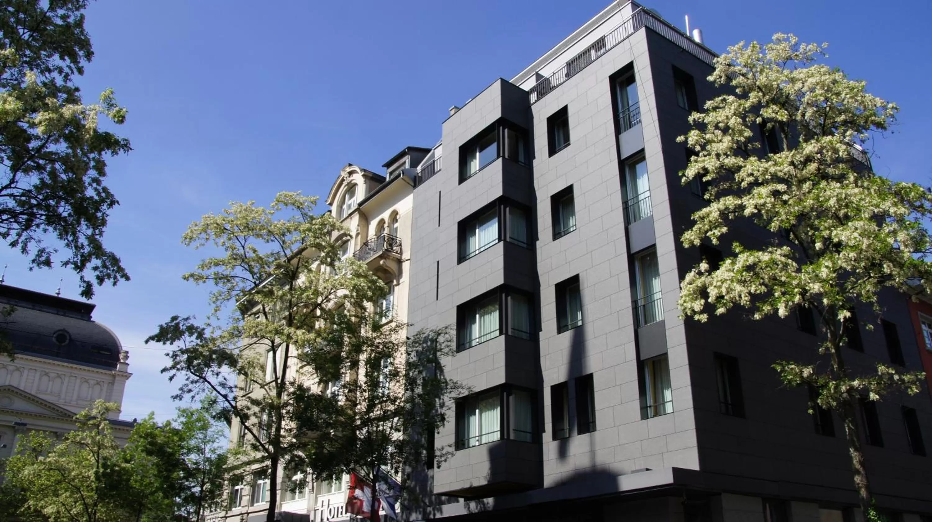 Facade/entrance in Opera Hotel Zürich