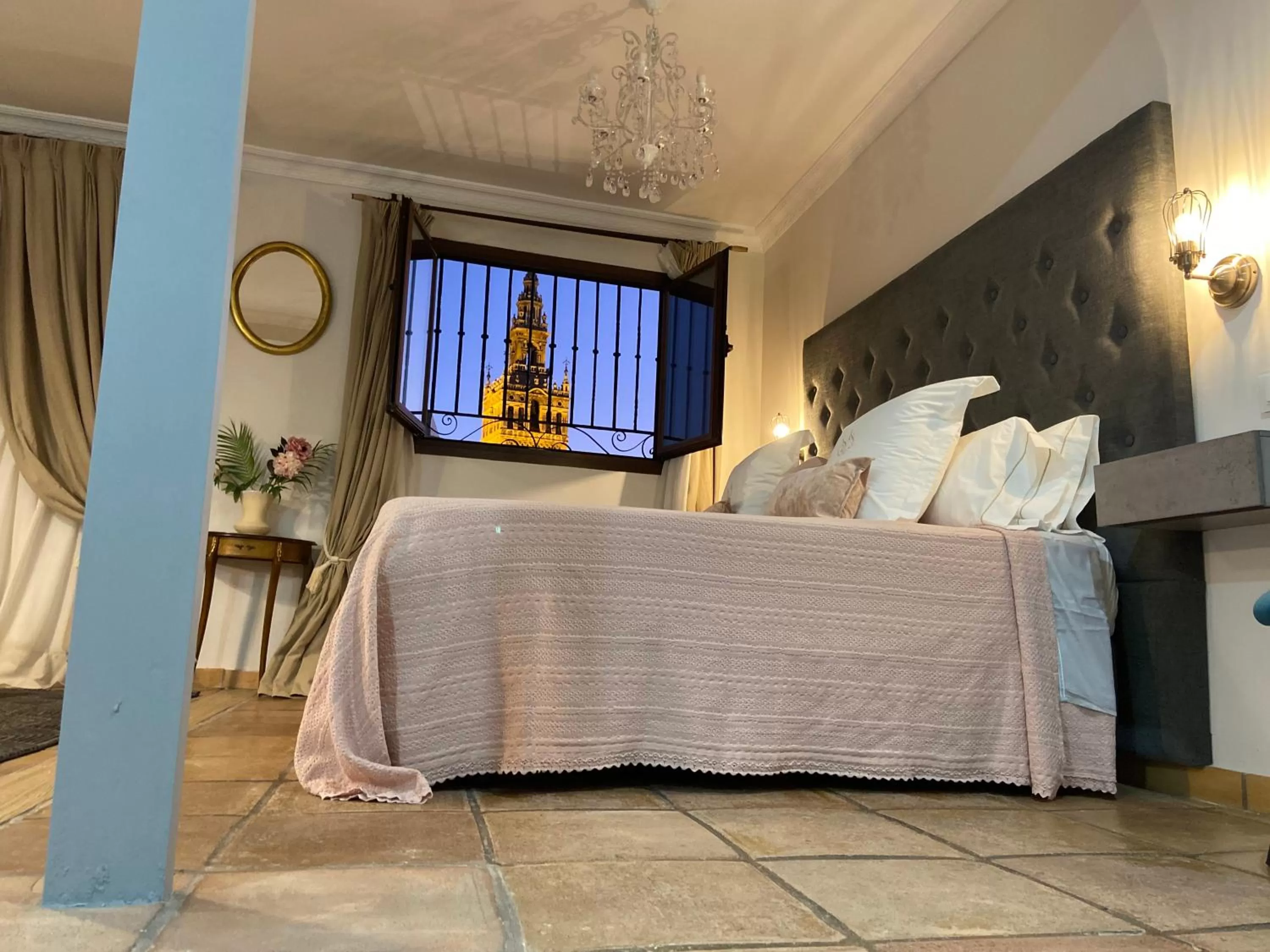 Photo of the whole room in Hotel Convento La Gloria