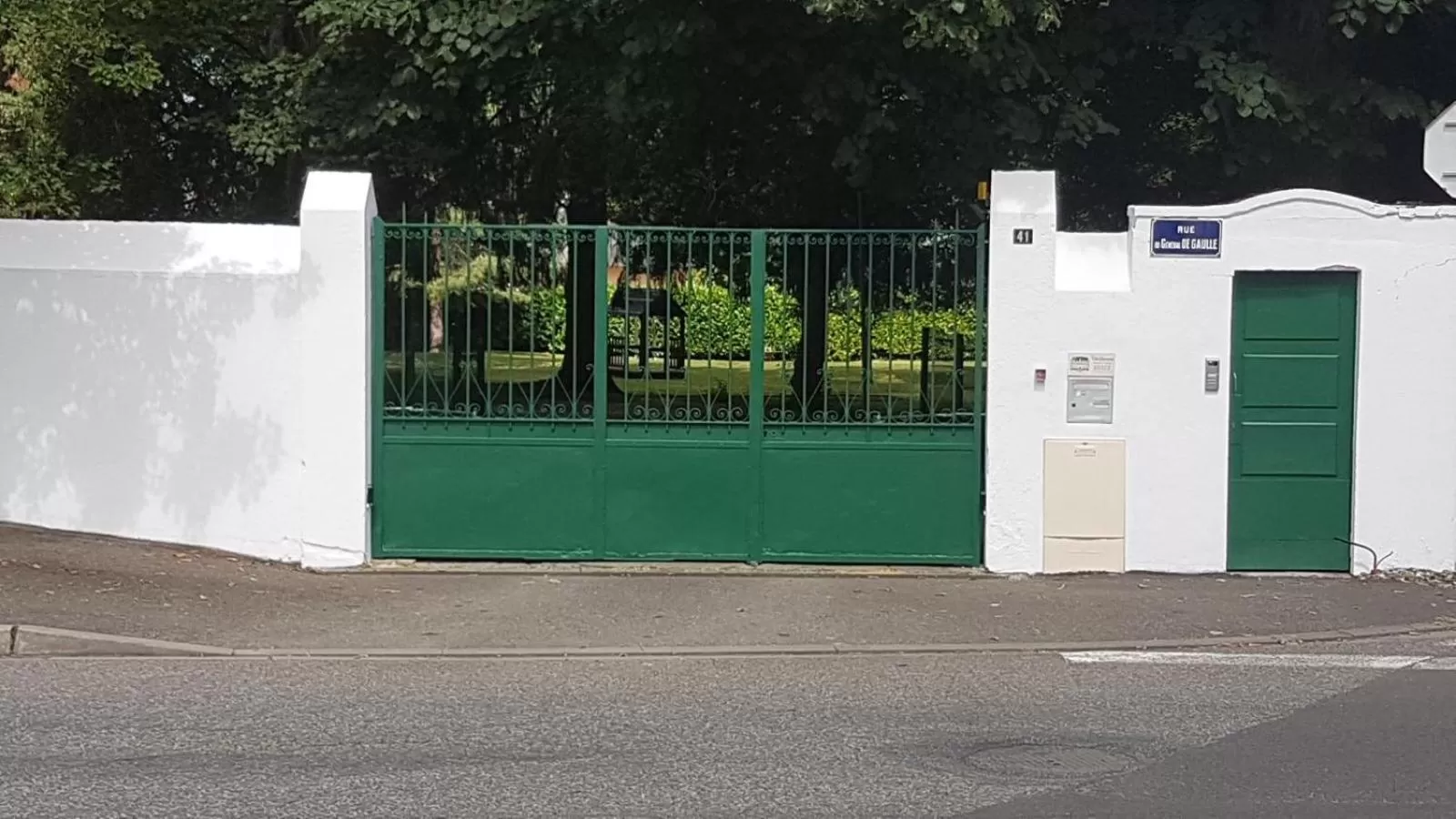 Facade/entrance in VILLA BONVOULOIR