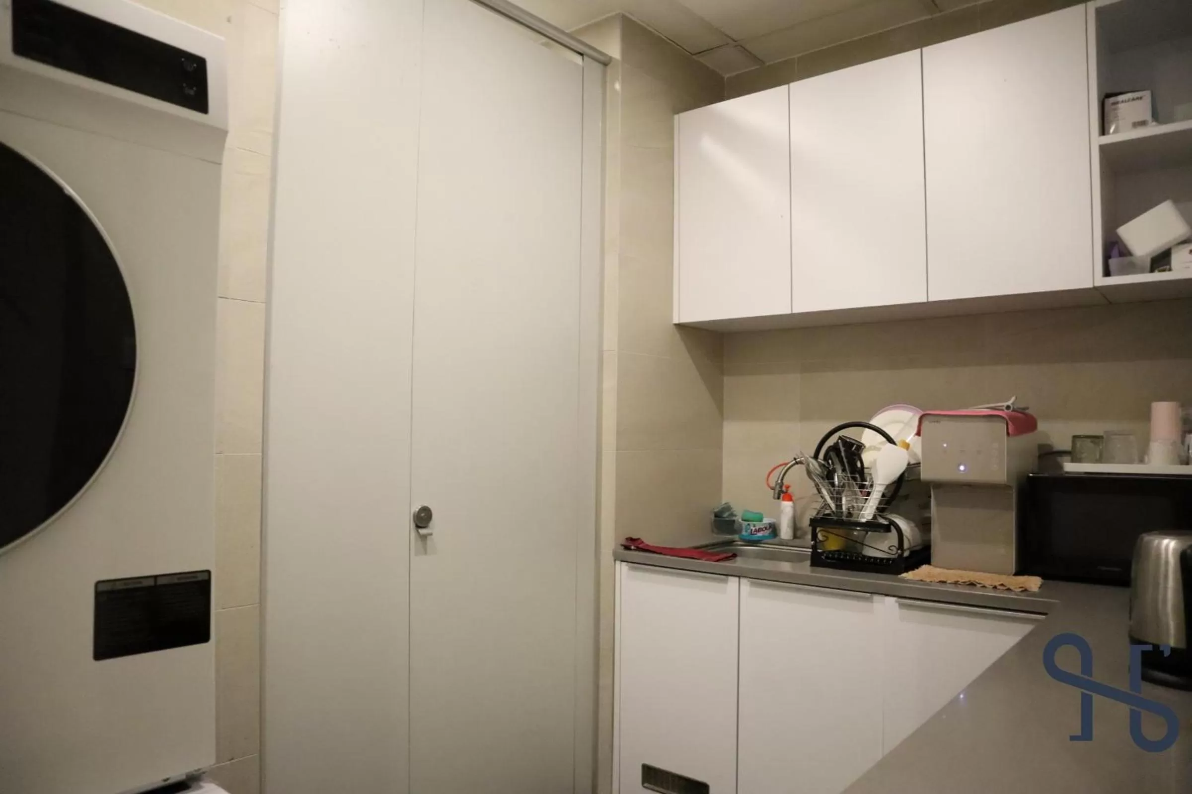 Kitchen or kitchenette in Homi Breeze at Sutera Avenue 和逸微风
