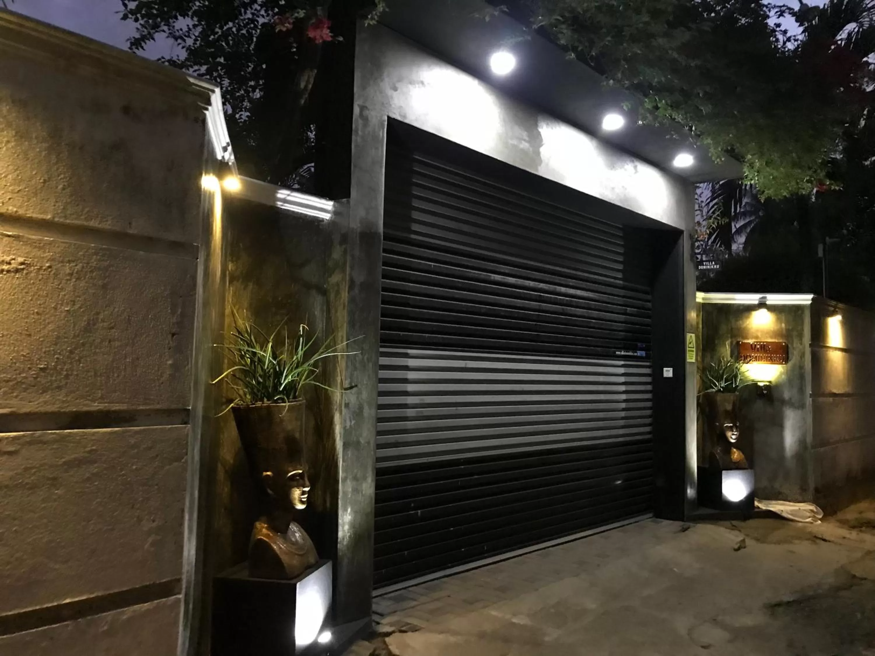 Facade/entrance in Villa Dominikku