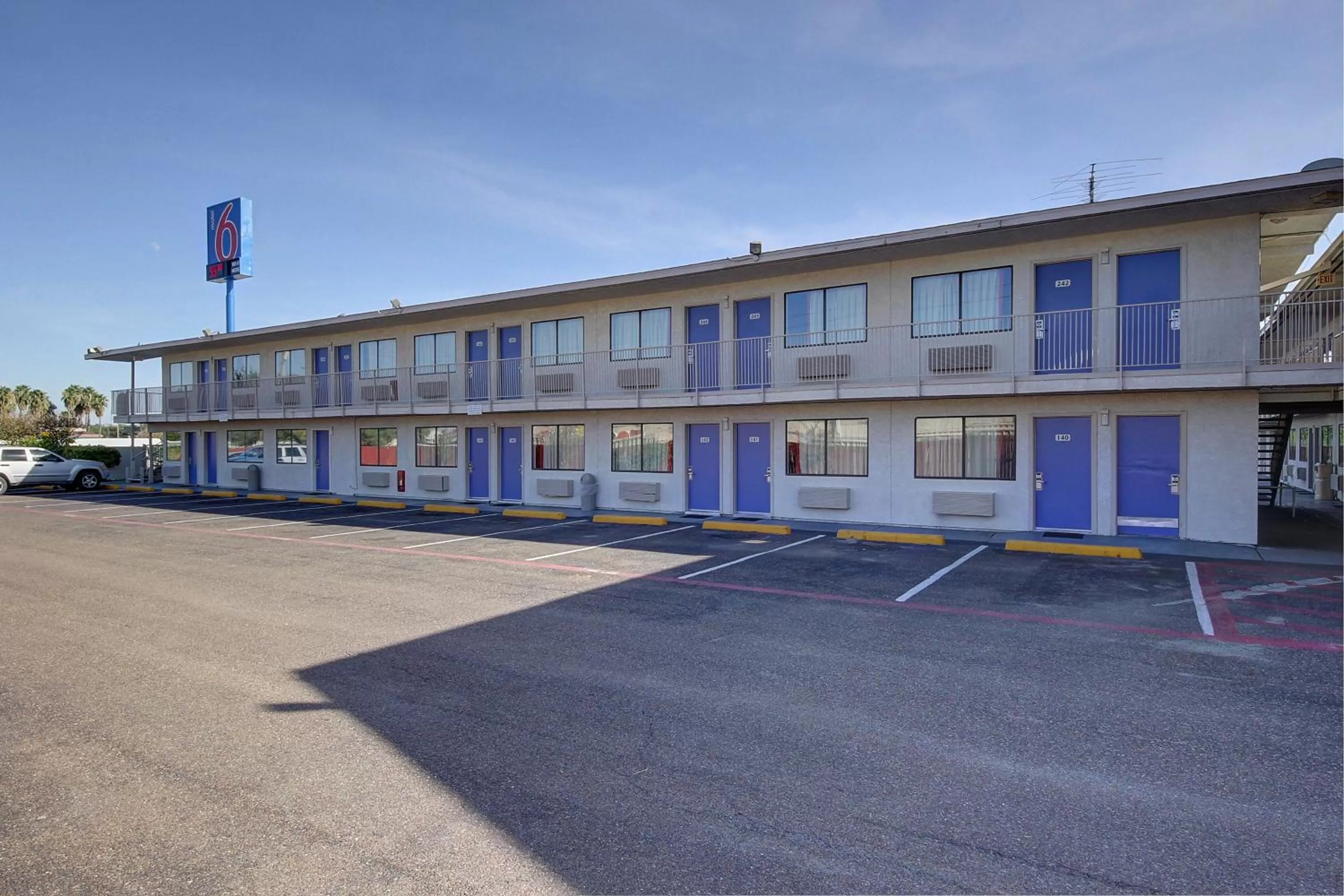 Property building in Motel 6-Laredo, TX - South