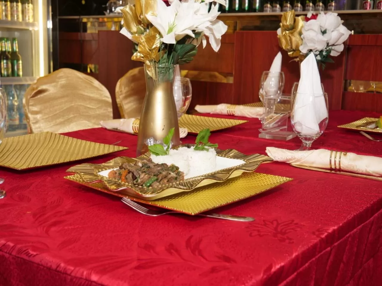 Restaurant/places to eat in Marriot Metropolitan Hotel