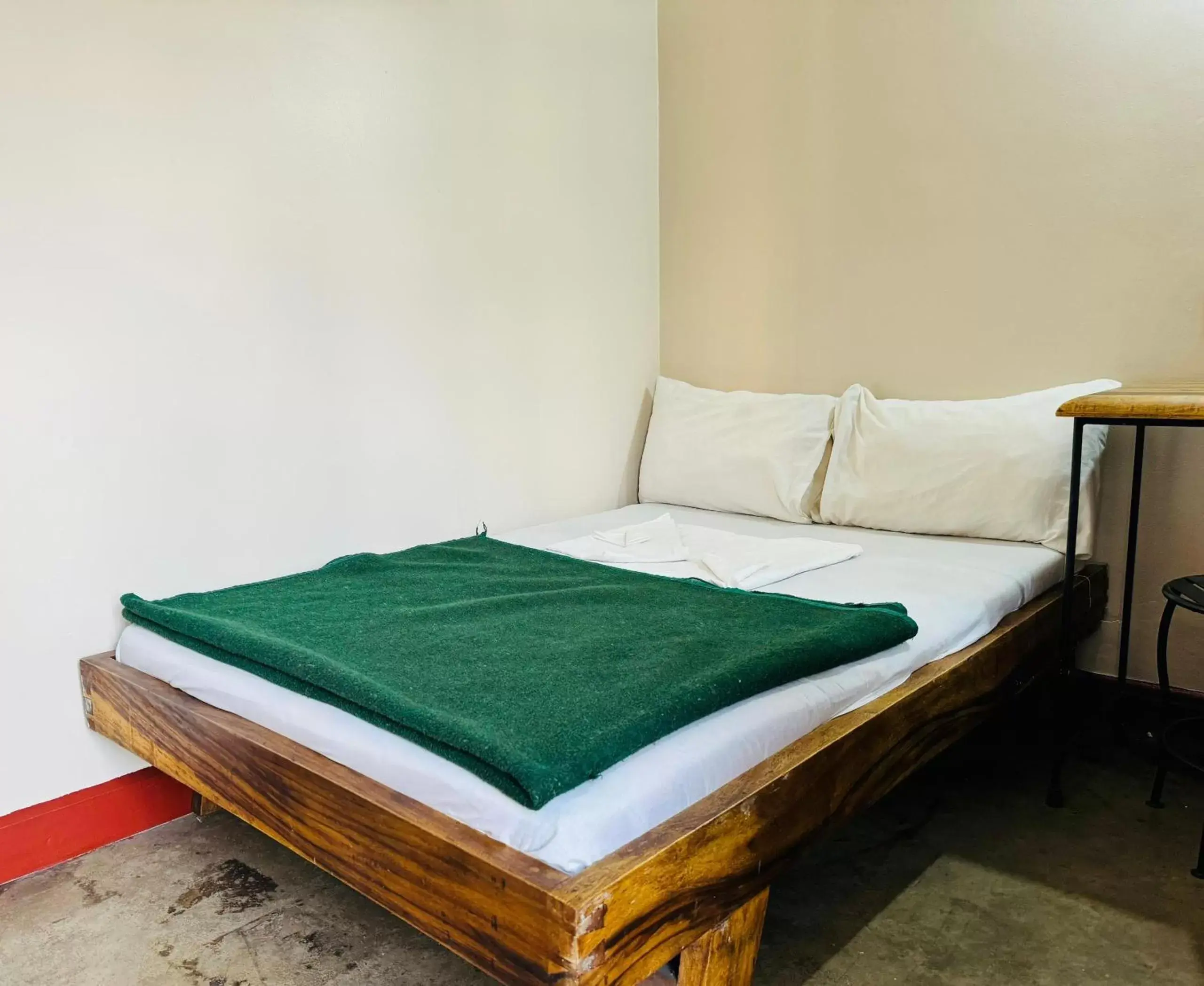 Standard Single Room with Shared Bathroom in Arusha Backpackers Hotel Standard Single Room with Shared Bathroom in Arusha Backpackers Hotel