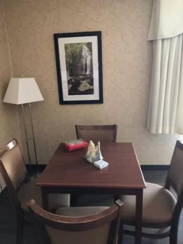 Dining area in Days Inn & Suites by Wyndham Brandon