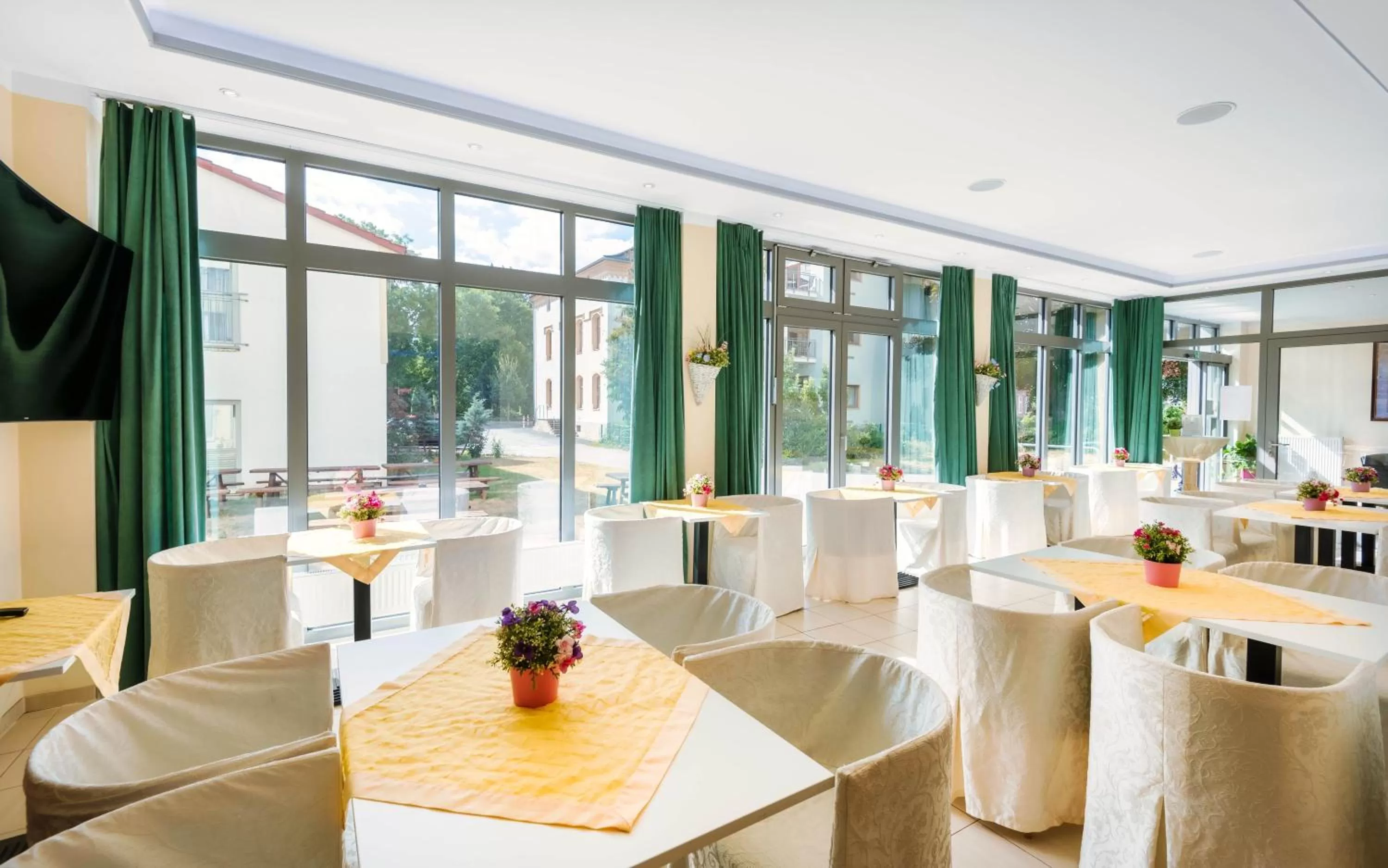 Lounge or bar in ALPHA HOTEL Hermann von Salza