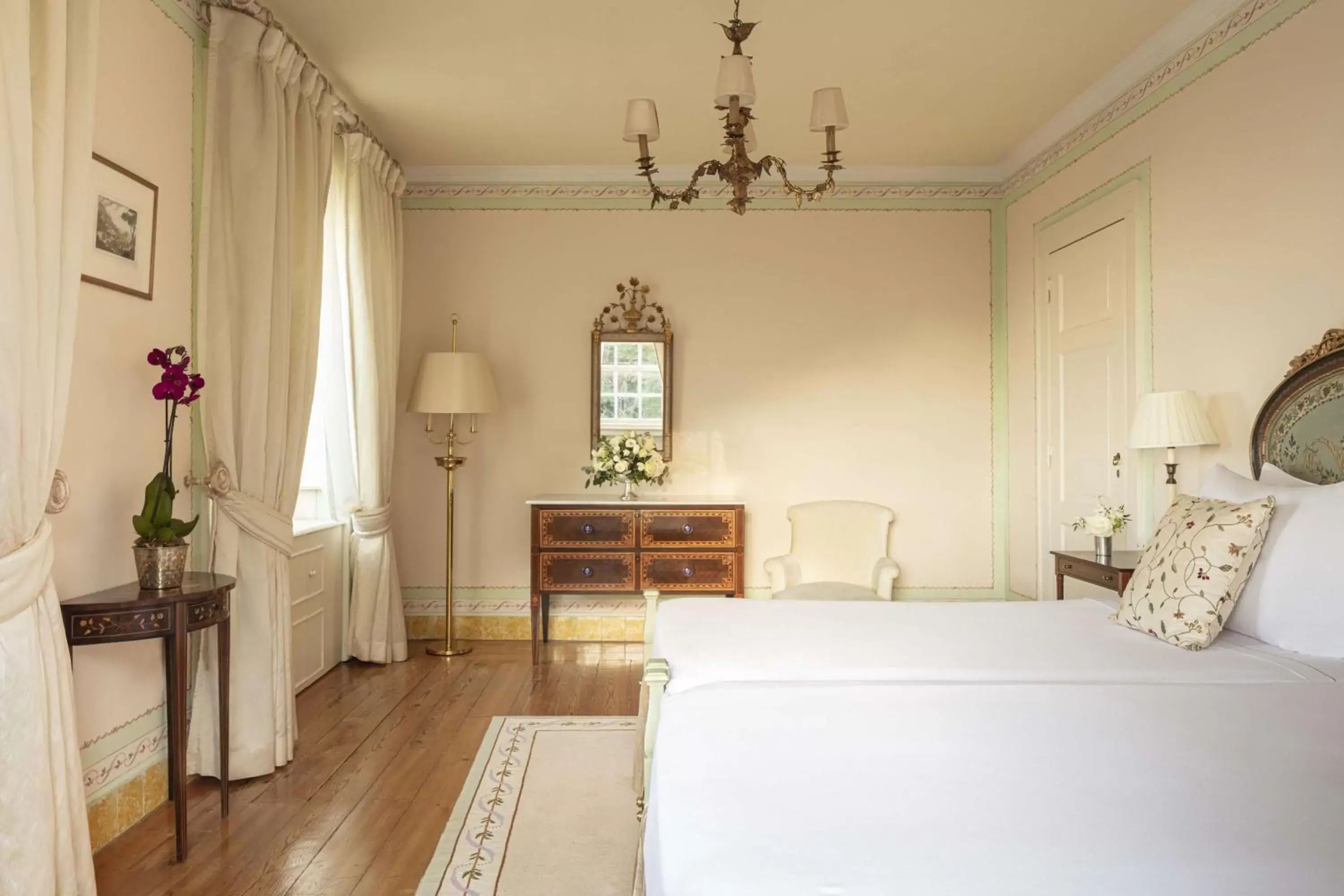 Deluxe Twin Room with Valley View in Valverde Sintra Palácio de Seteais - The Leading Hotels of the World Deluxe Twin Room with Valley View in Valverde Sintra Palácio de Seteais - The Leading Hotels of the World