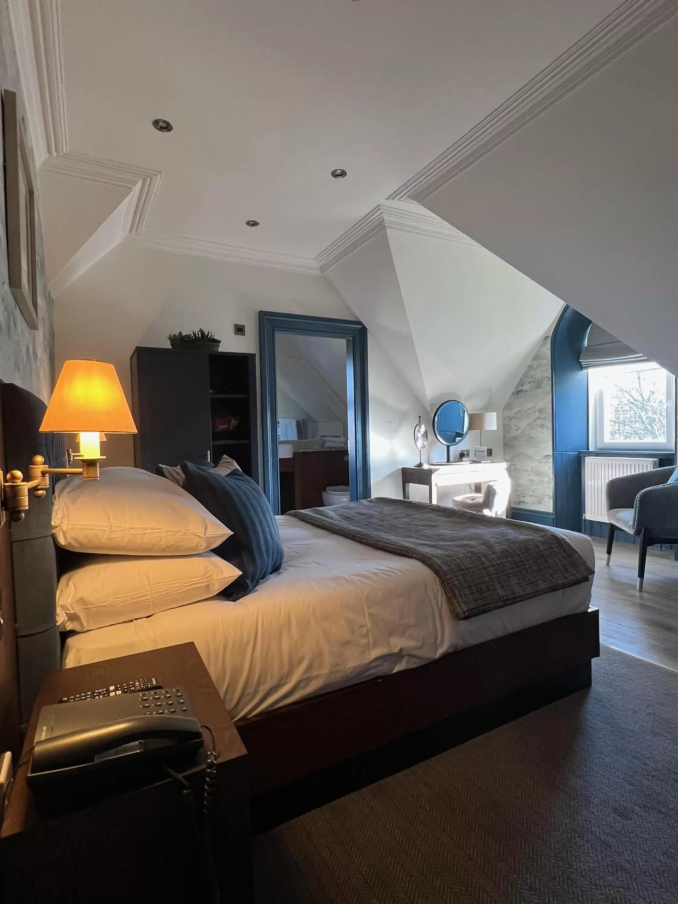 Bed in Lynnhurst Hotel