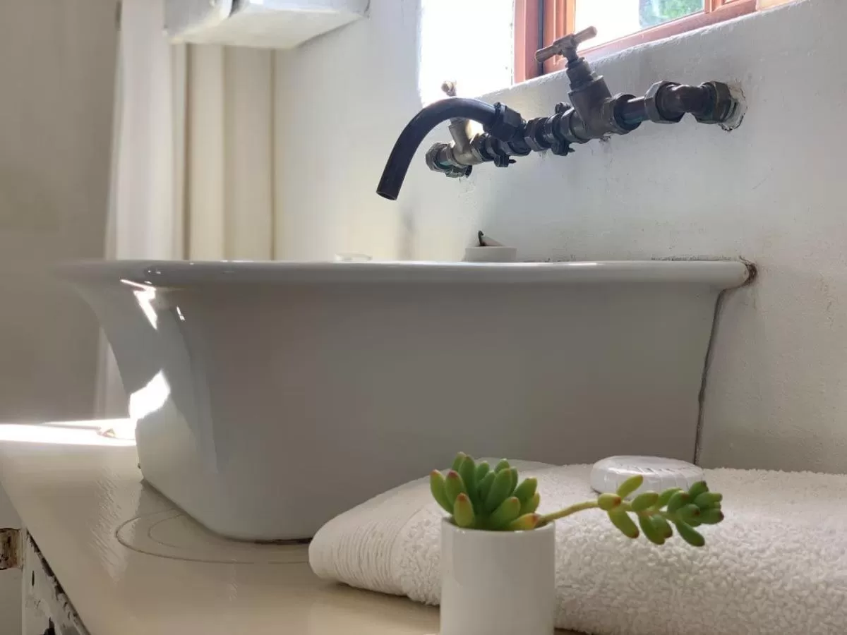Bathroom in Brakdakkie Guest Cottages