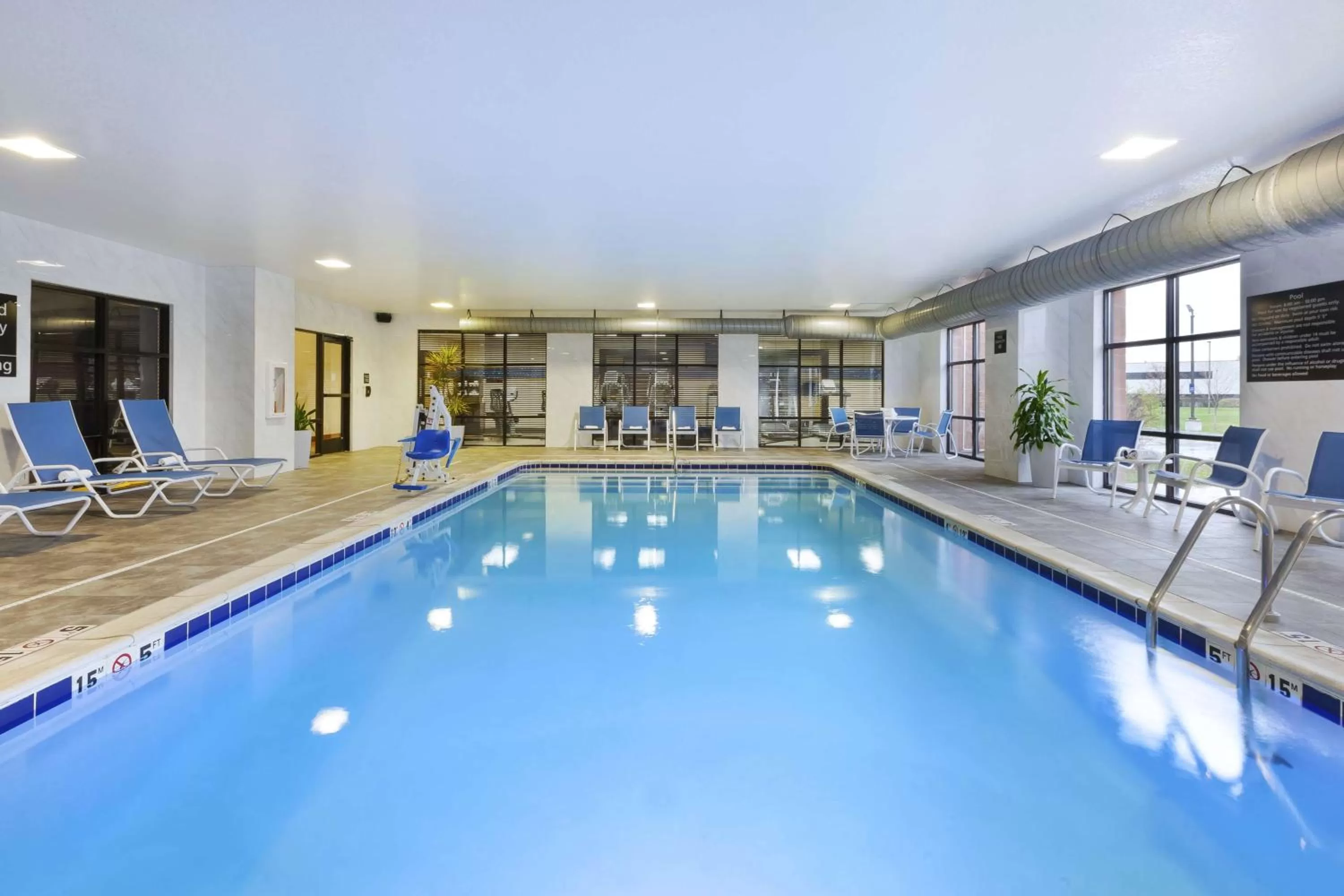 Pool view in Hampton Inn Detroit/Southgate