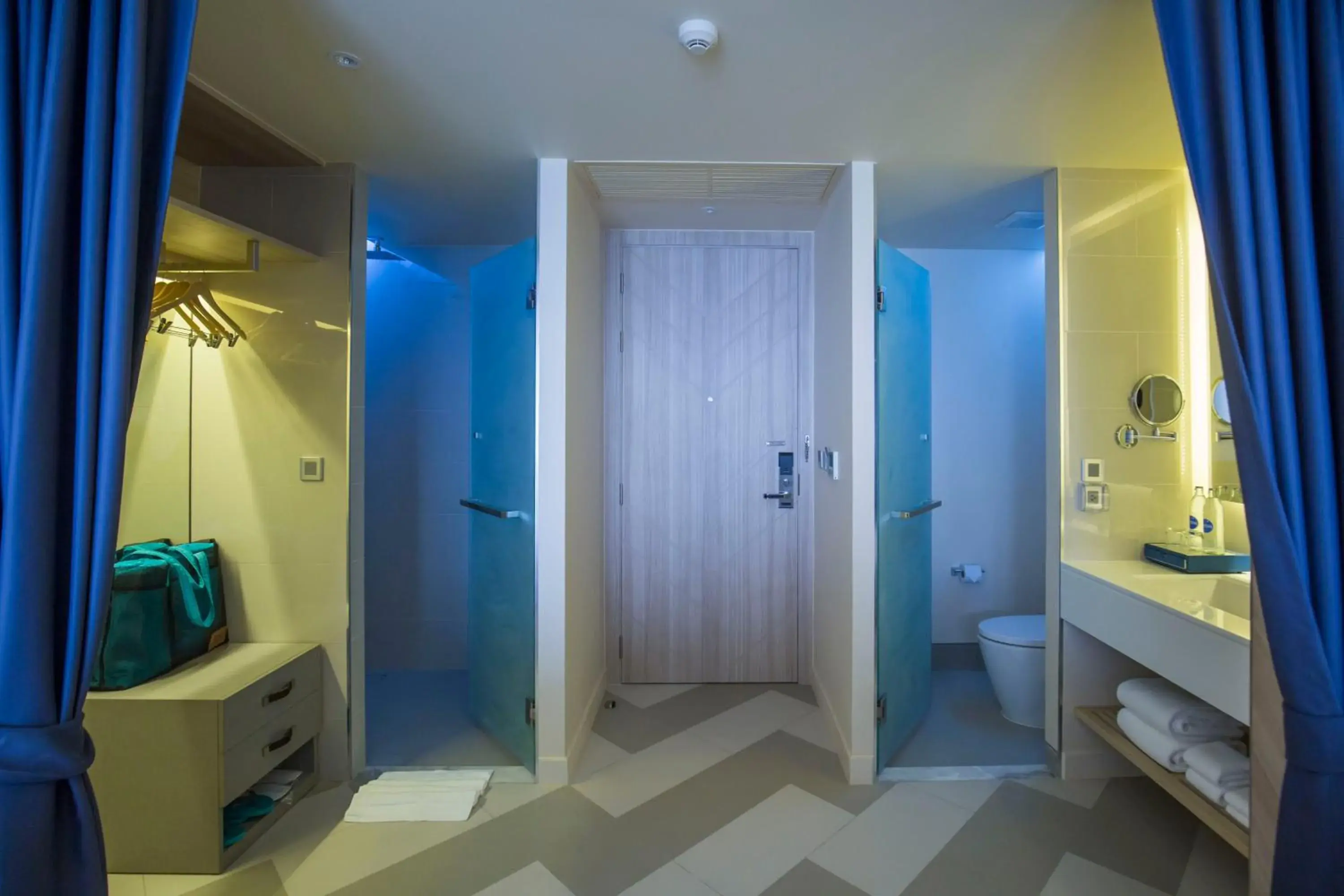 SIS-Double or Twin with Spa Bath in The SIS Kata Resort SIS-Double or Twin with Spa Bath in The SIS Kata Resort