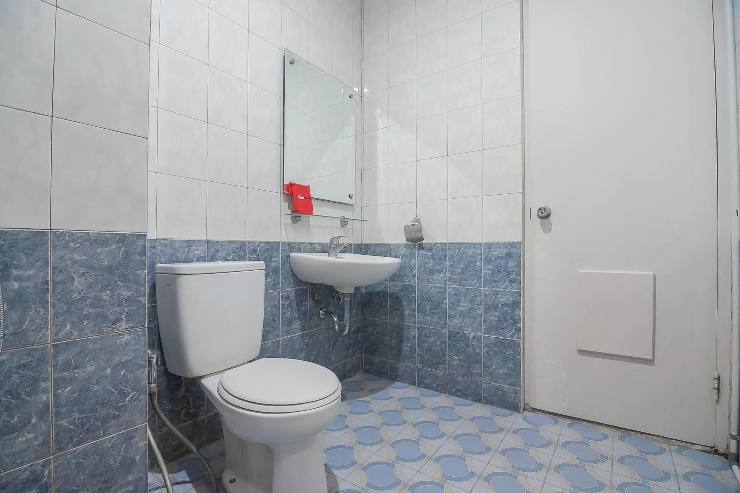 Bathroom in RedDoorz at Amellia Pasteur Bandung