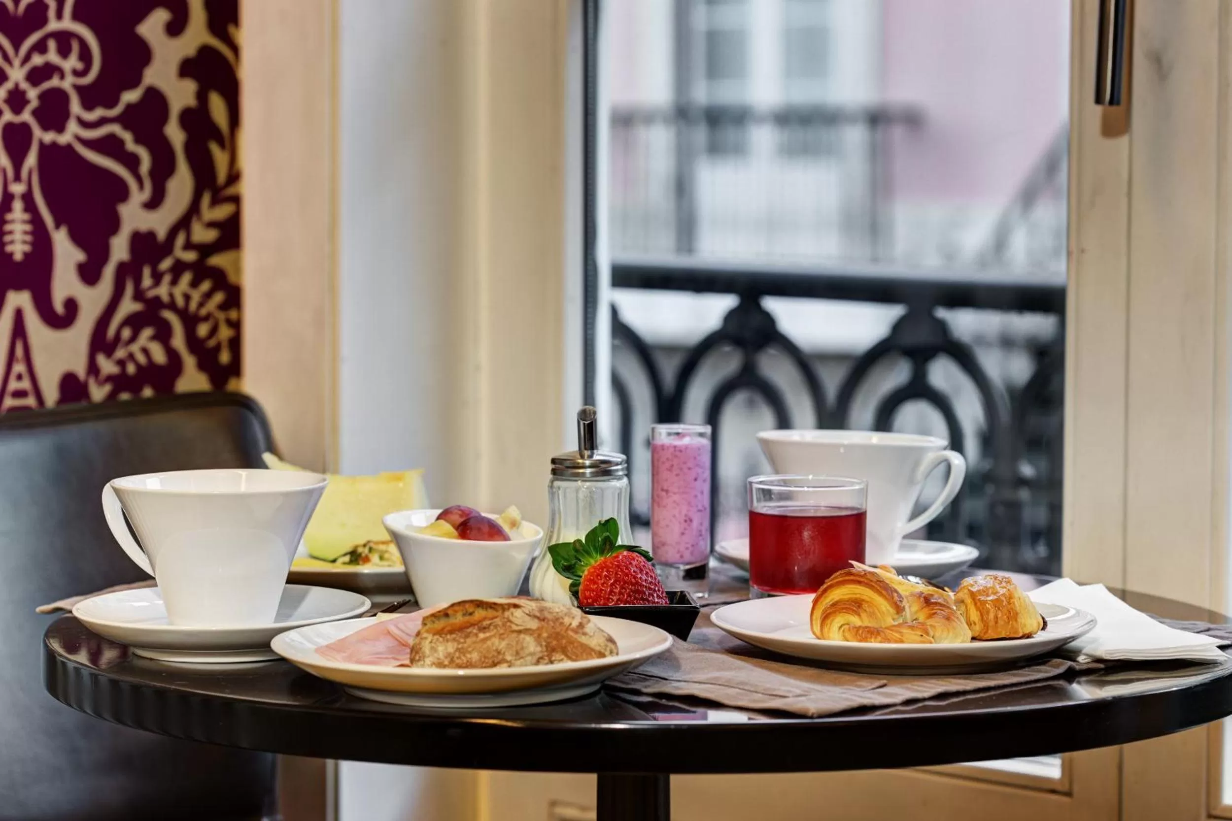 Restaurant/places to eat in Lx Boutique Hotel