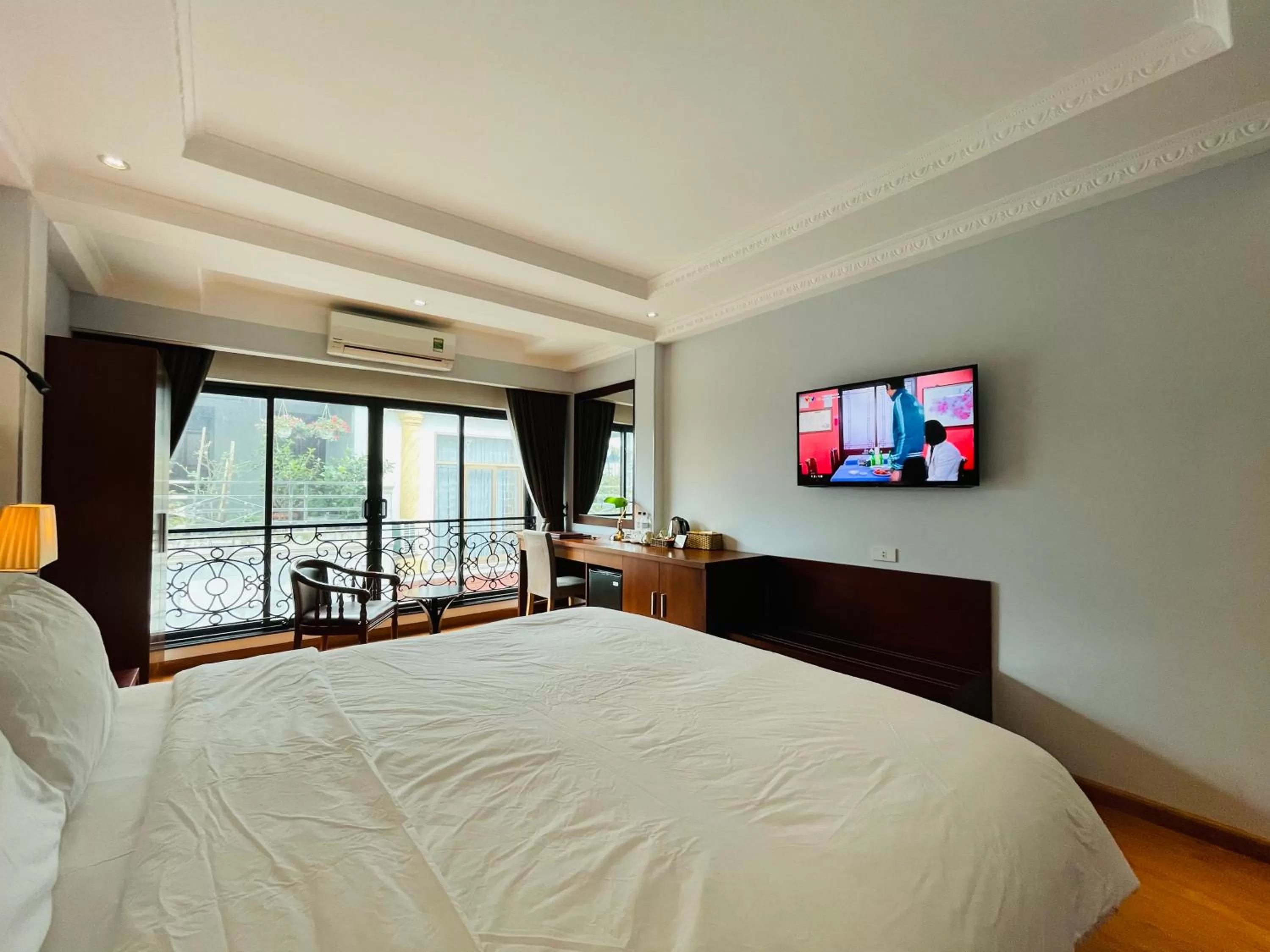 Bedroom, Bed in The Vancouver Hotel - Ninh Binh