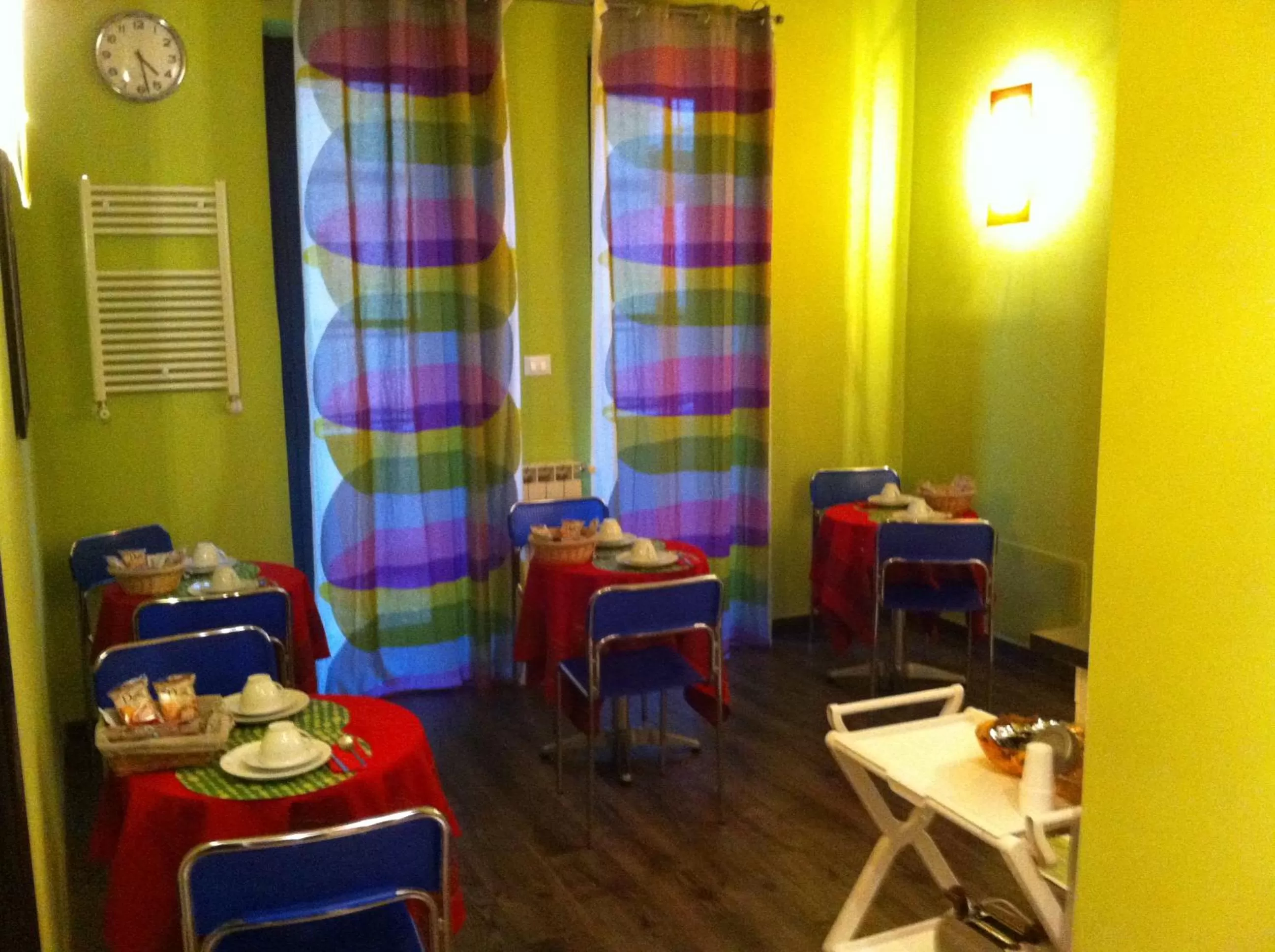 Communal kitchen in Almi Rooms