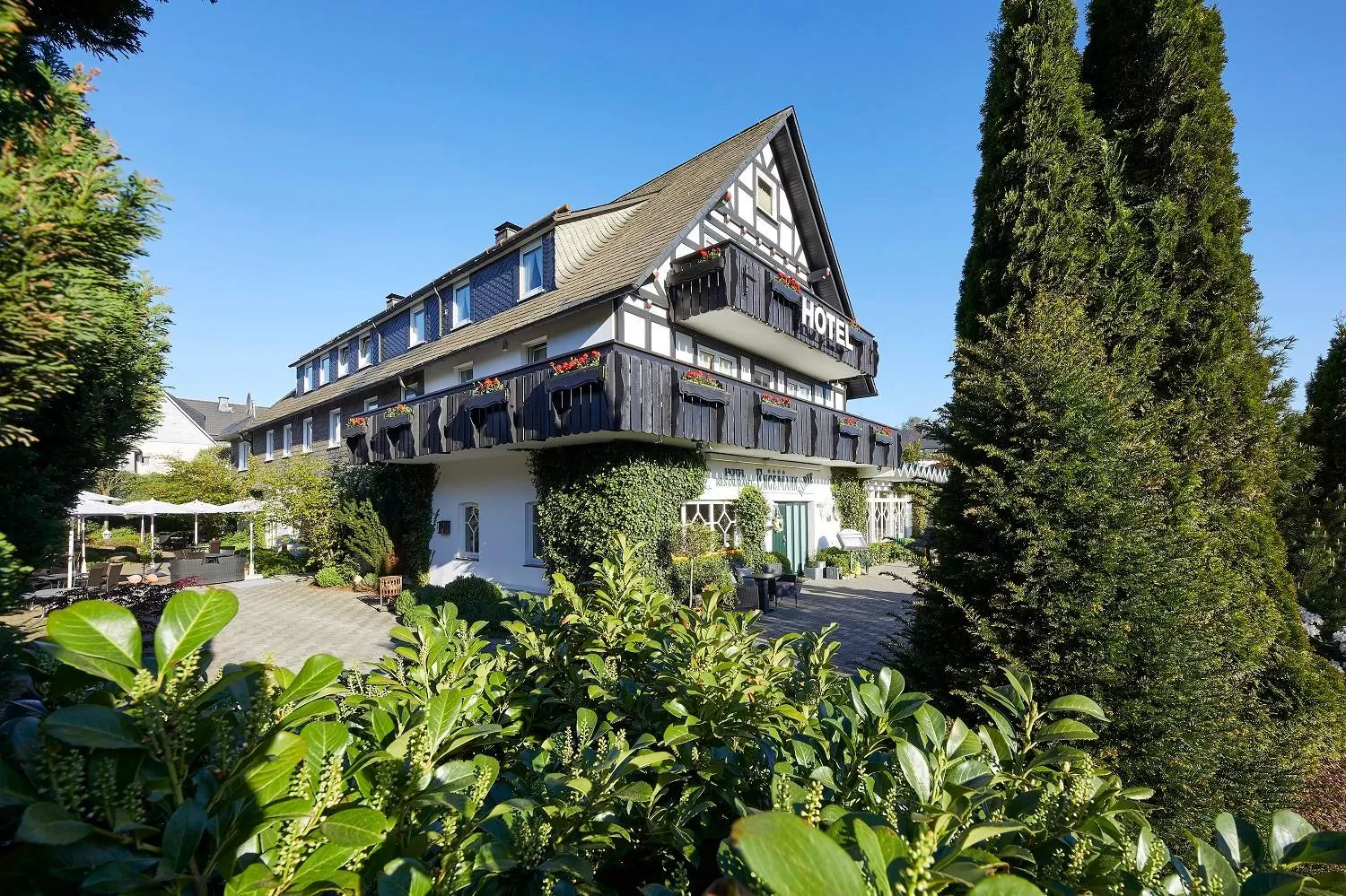 Facade/entrance in Engemann Kurve