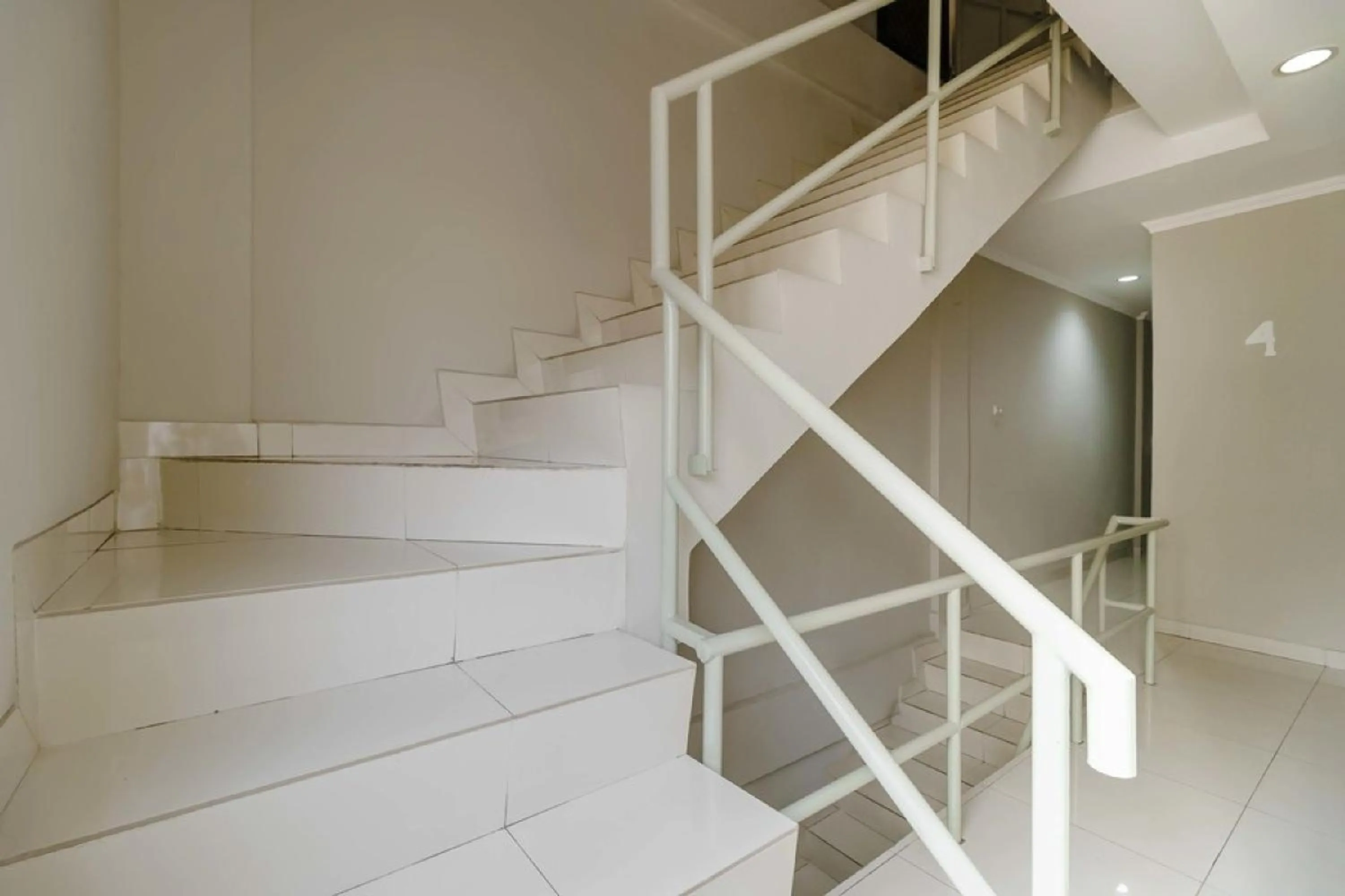 RedDoorz @ Mangga Besar 2