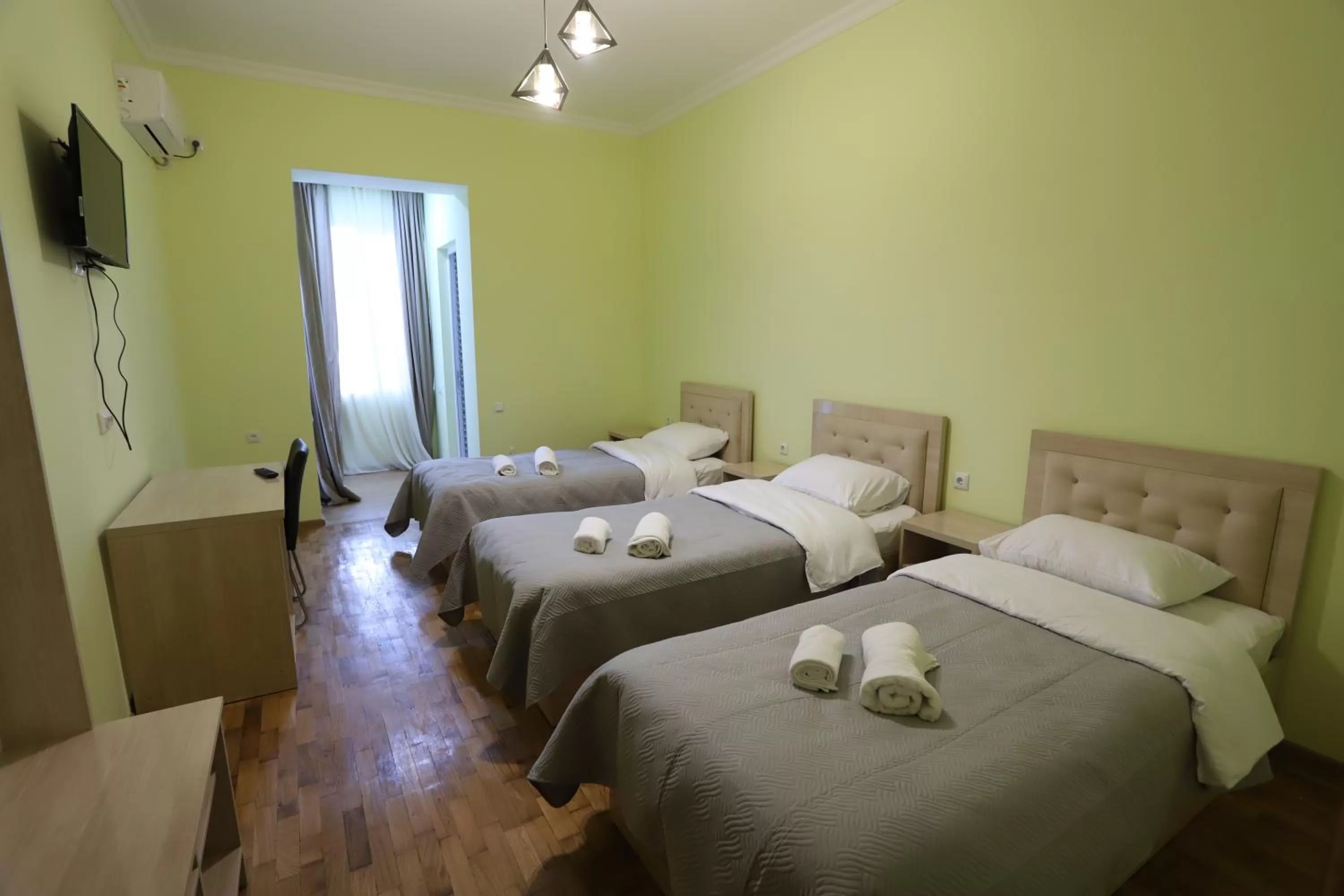 Photo of the whole room, Bed in Hotel Hollywood