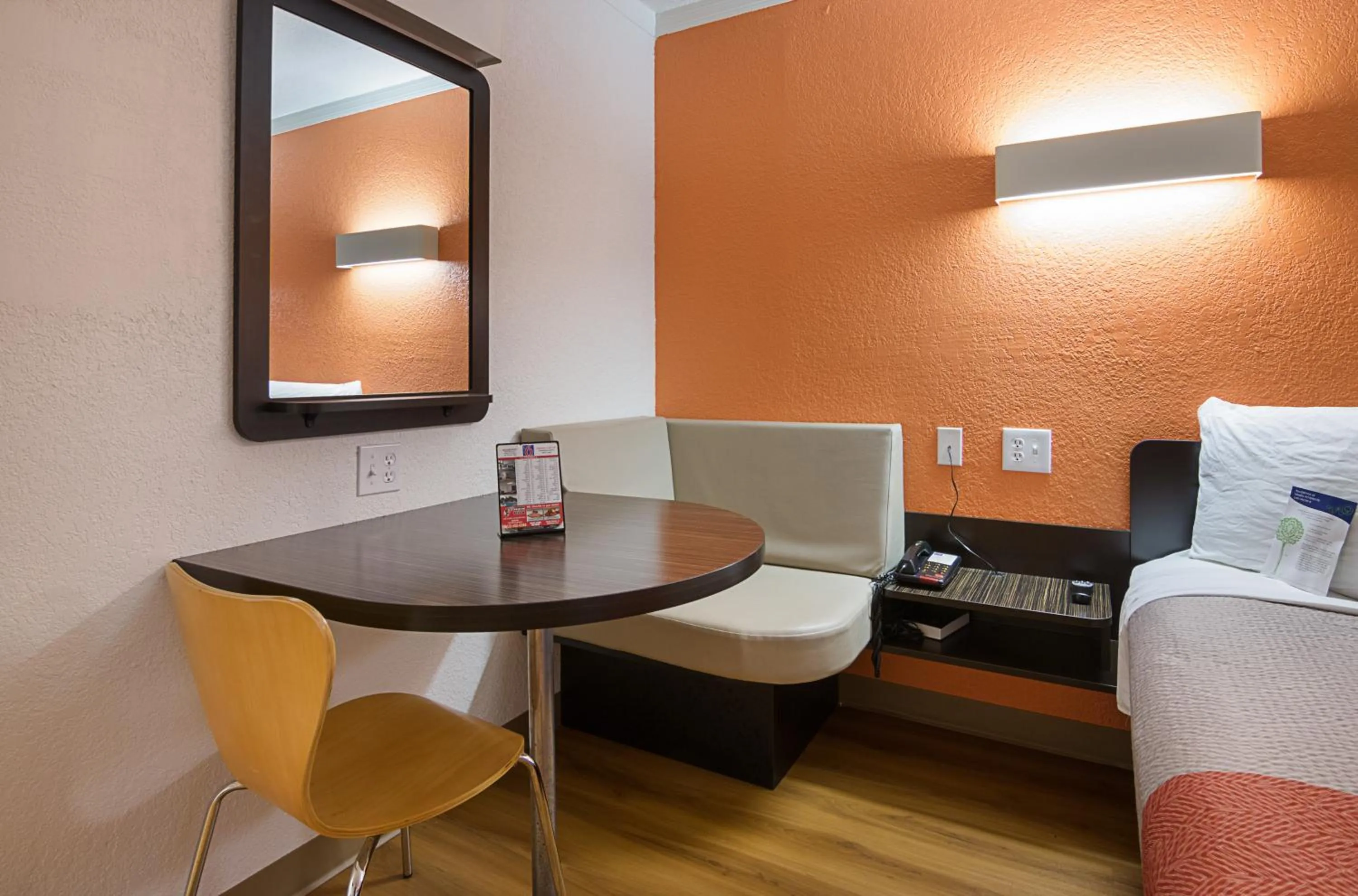 Bedroom, Bed in Motel 6-Tampa, FL - Fairgrounds