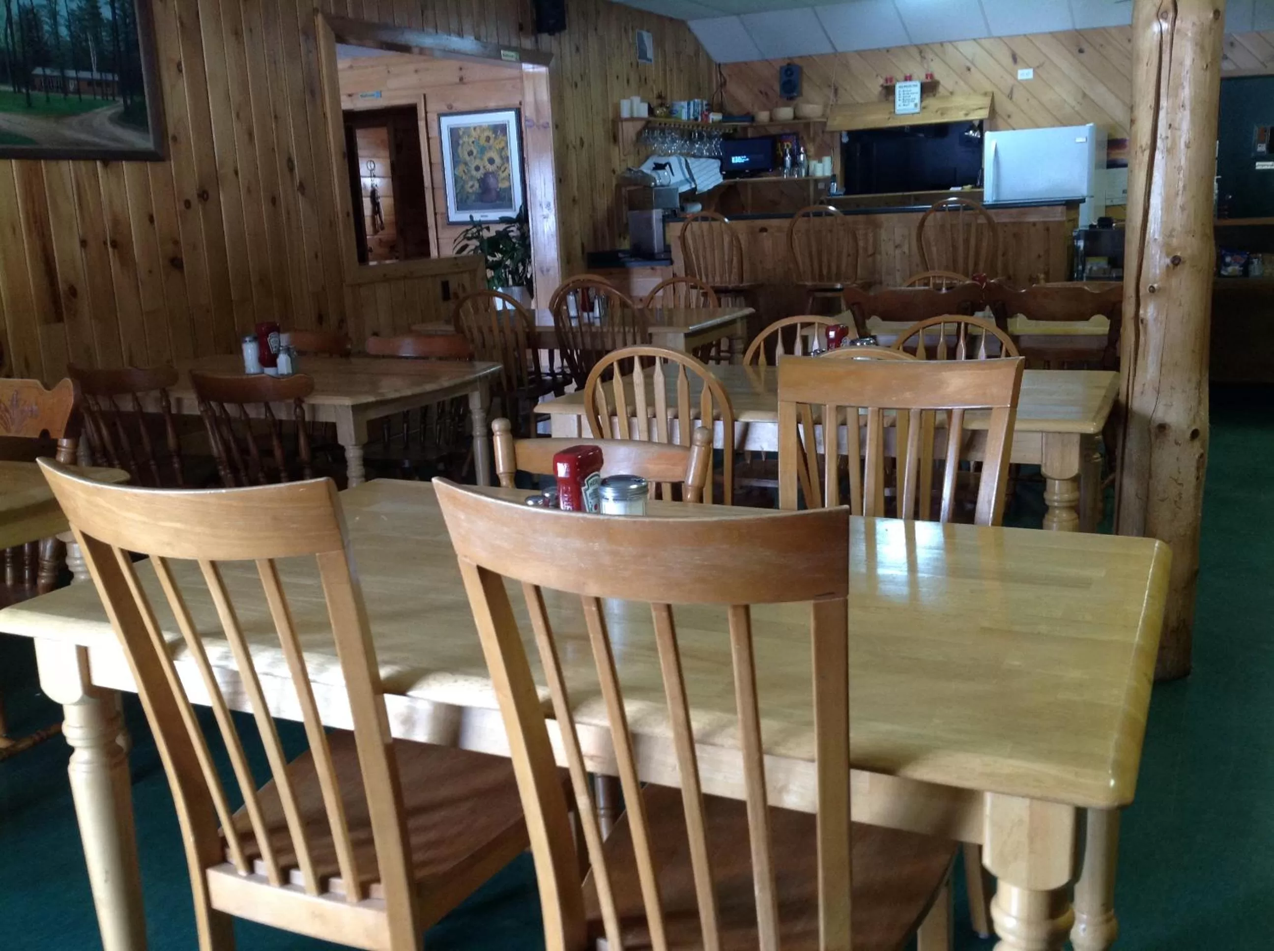 Restaurant/places to eat in Madawaska Lodge