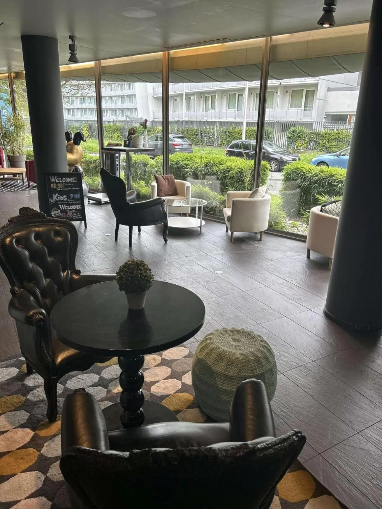 Living room in Standing Hotel Suites by Actisource