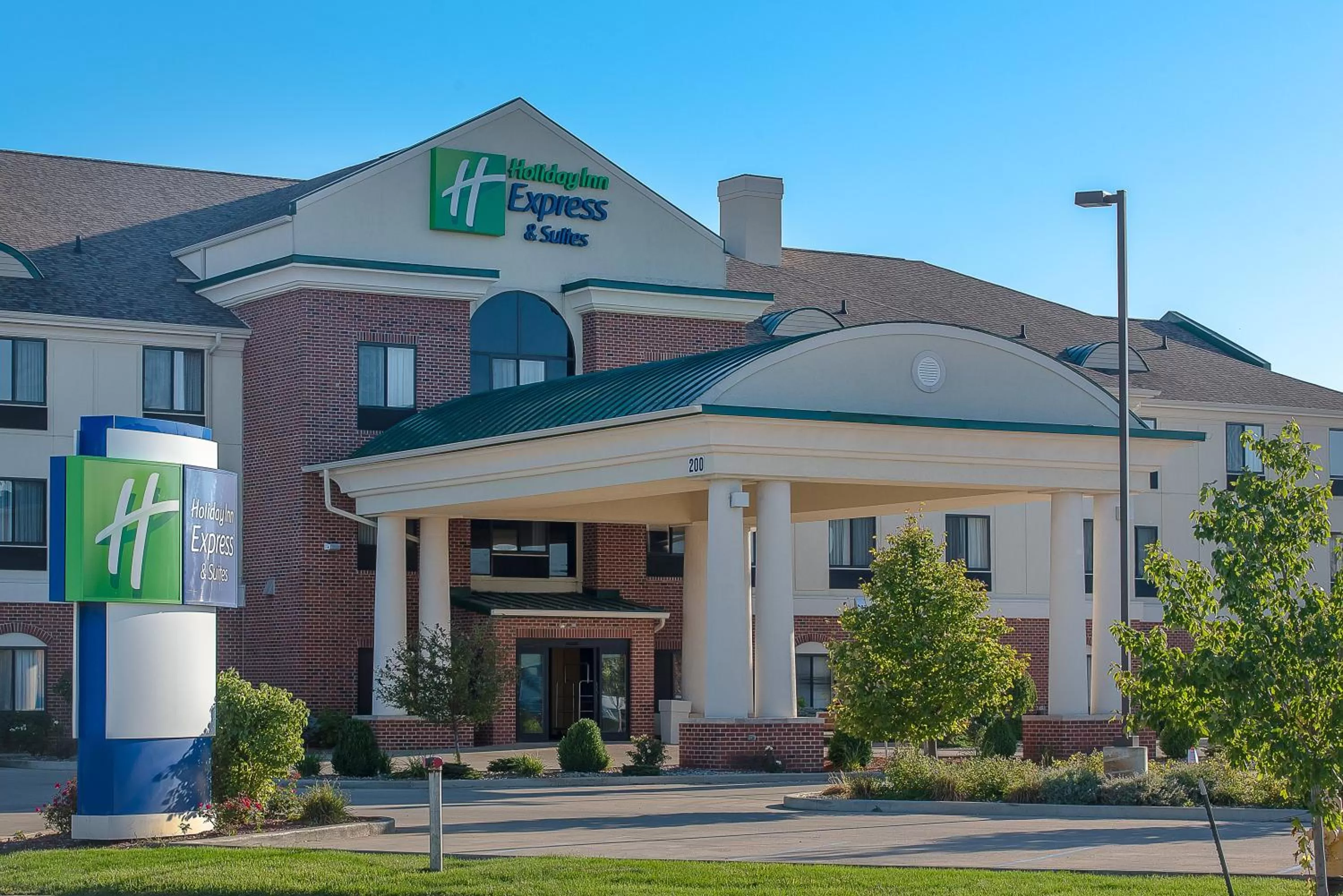 Property building in Holiday Inn Express and Suites Lafayette East by IHG