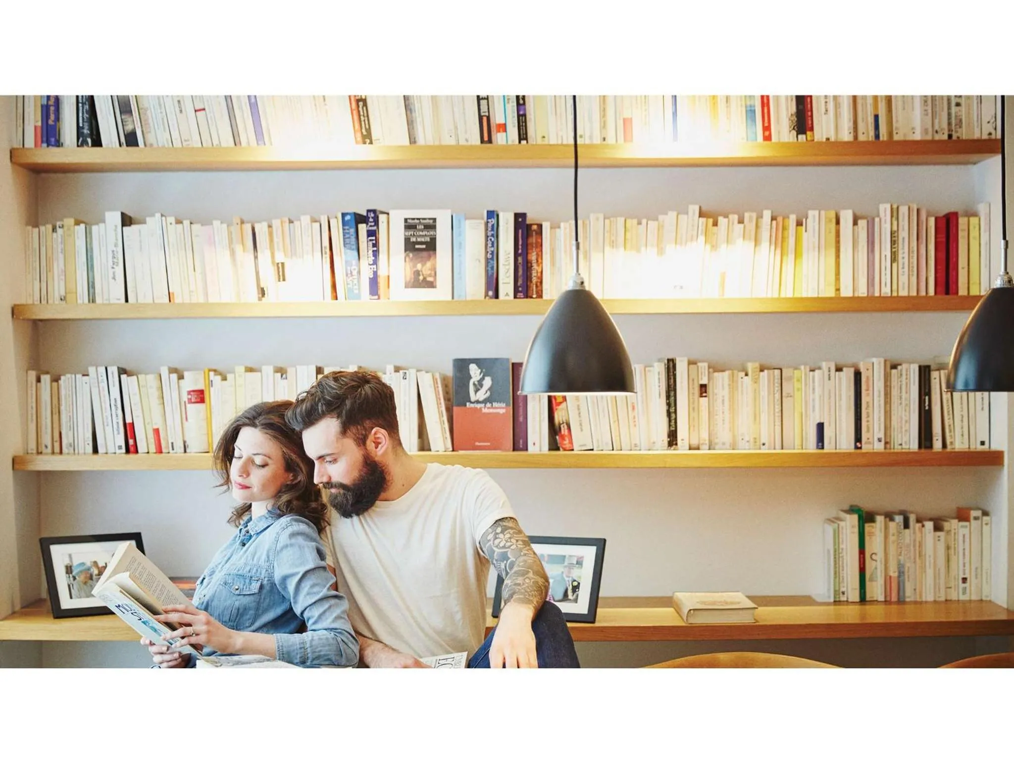 Library in 9Hotel Opera