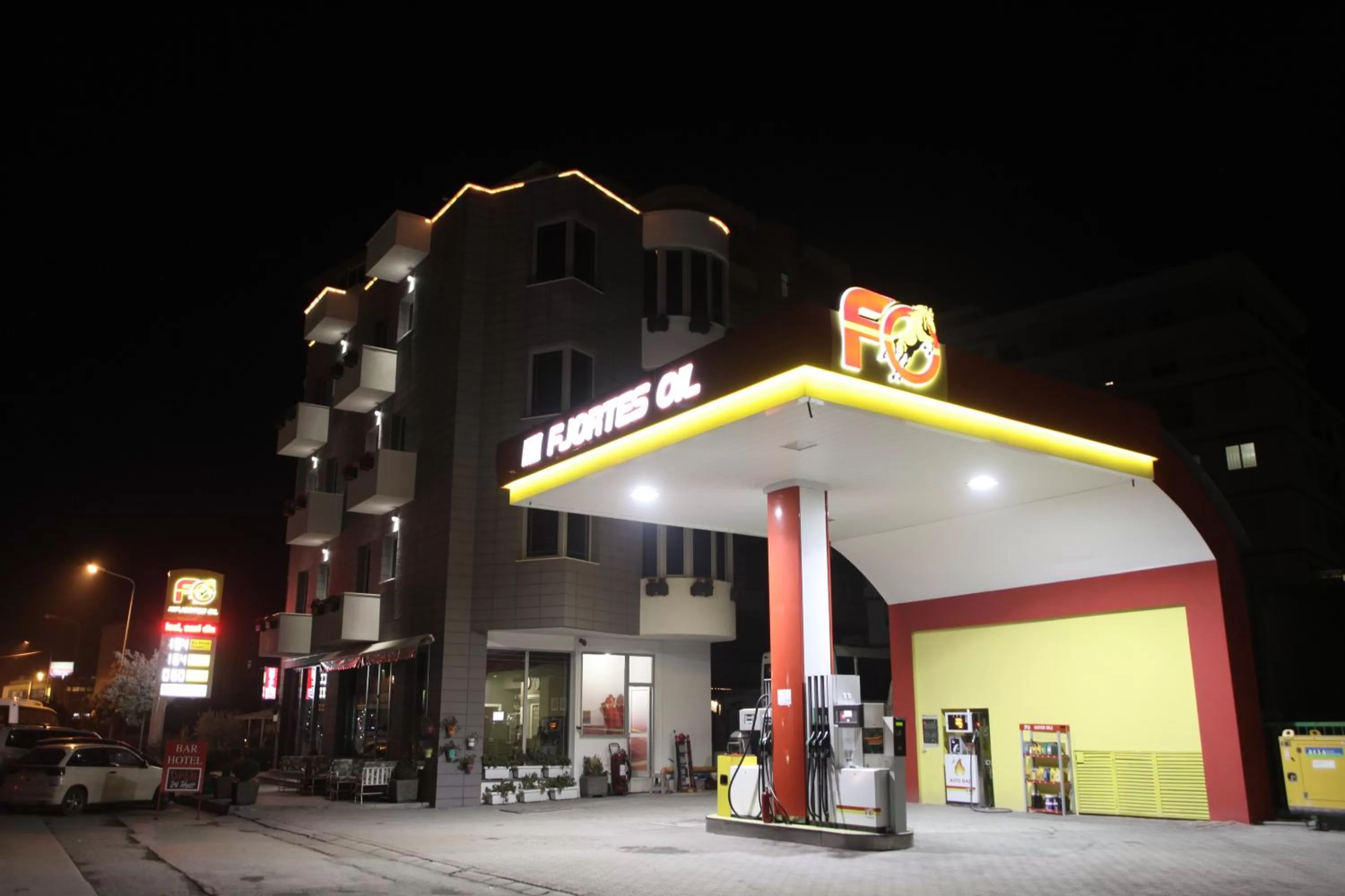 Staff, Property Building in Fjortes Hotel