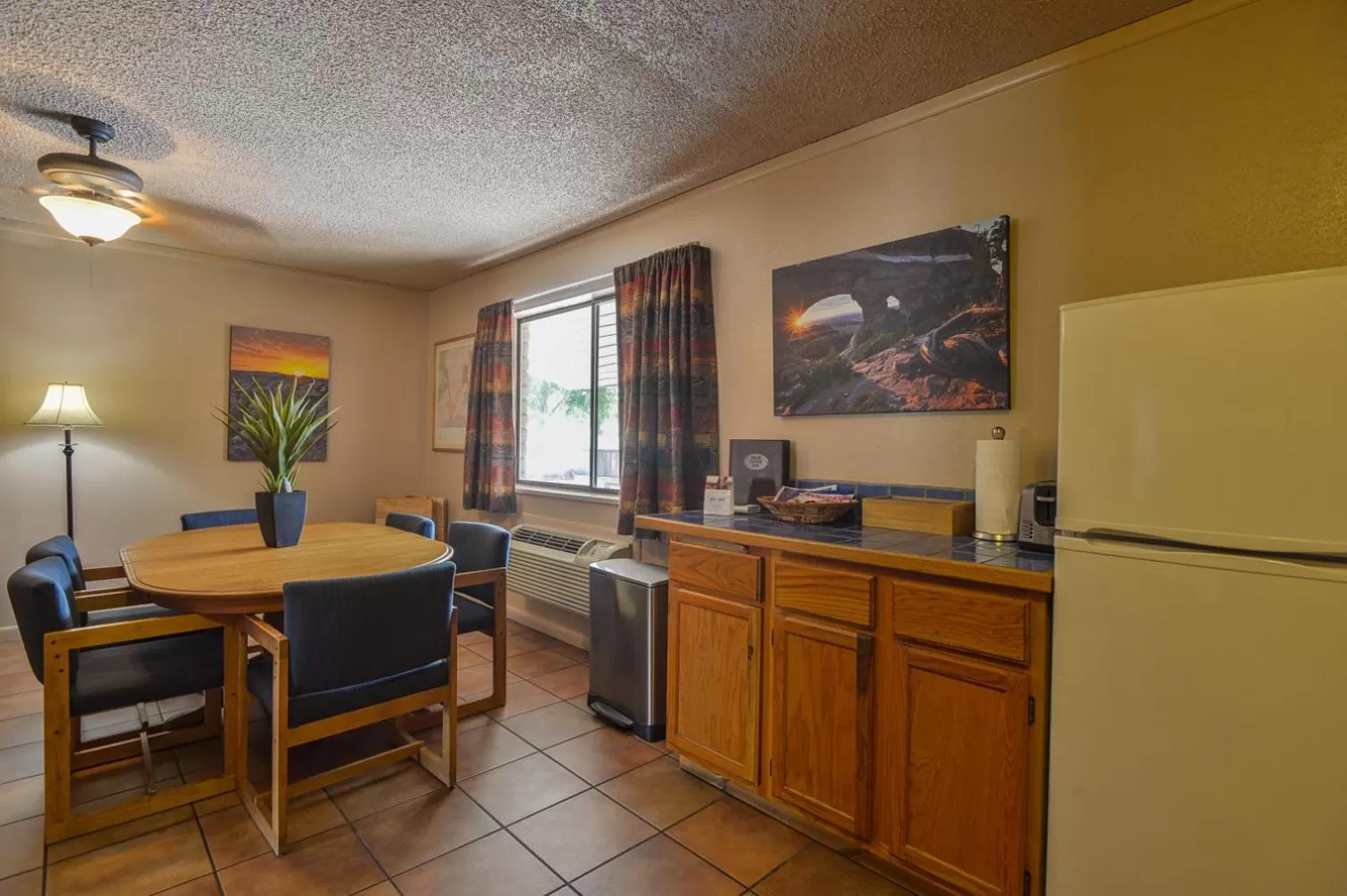 Kitchen or kitchenette in Rustic Inn