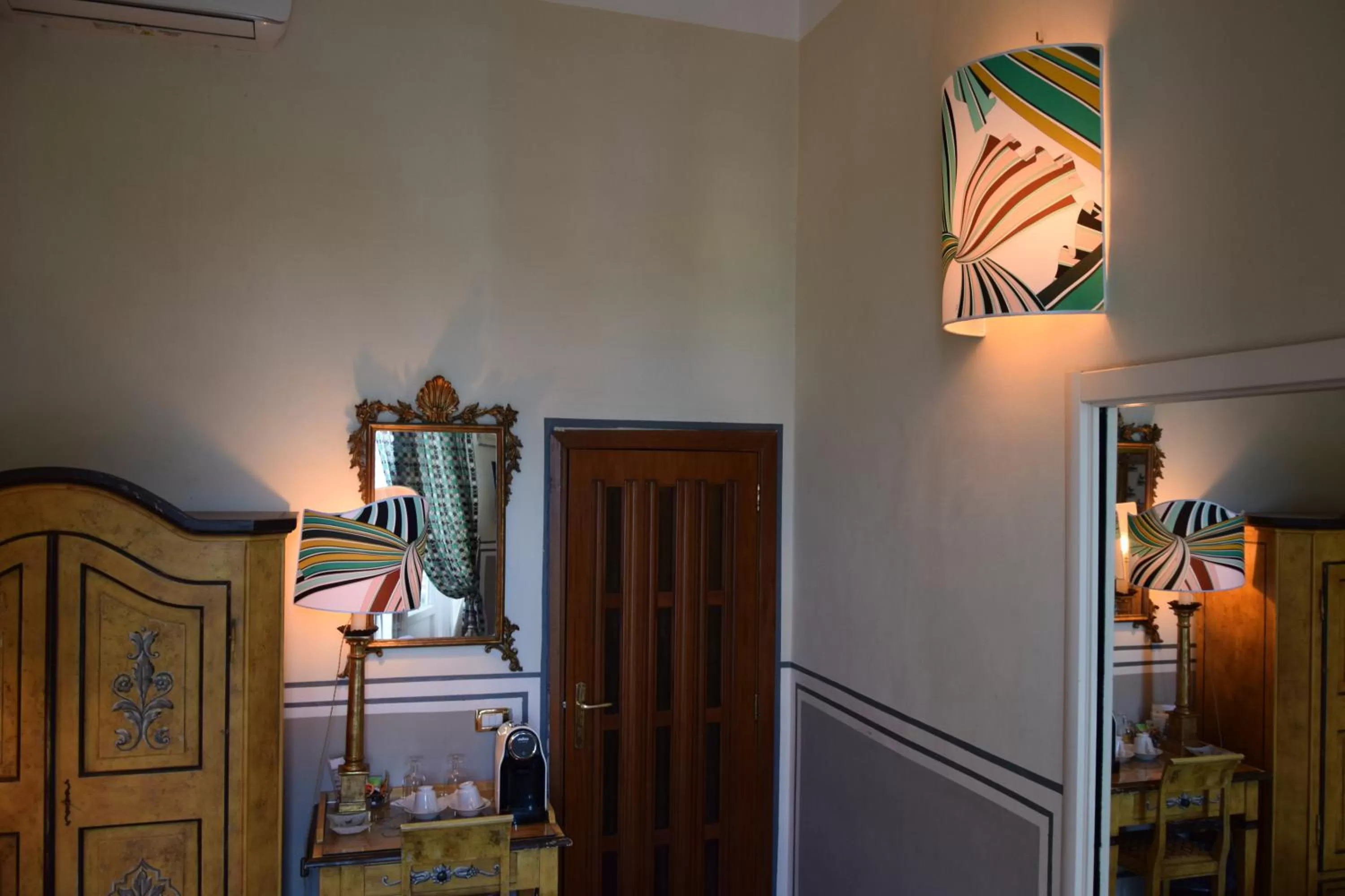 Decorative detail, Bed in Residenza Vespucci