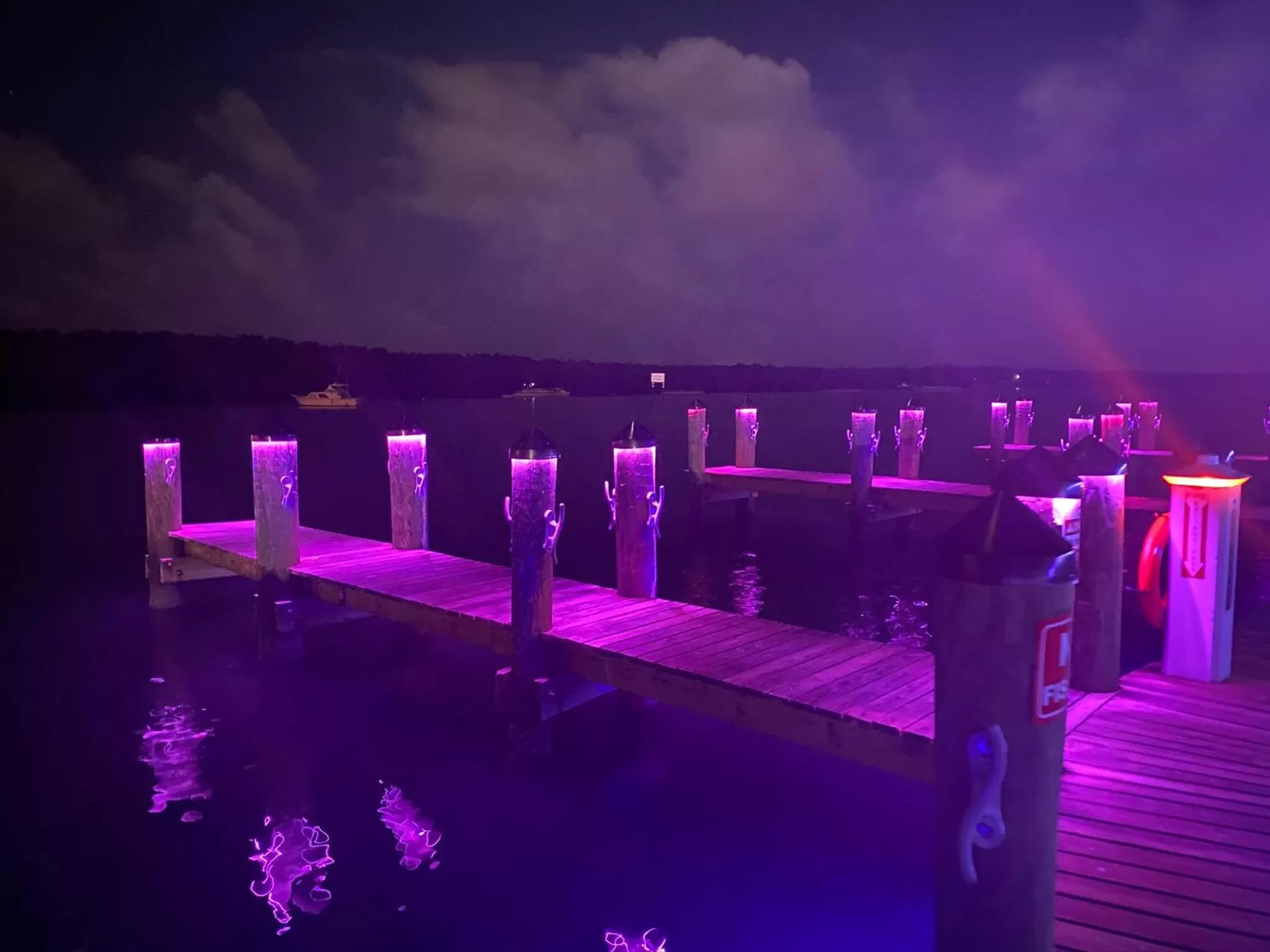 Night in Gilbert's Resort & Marina