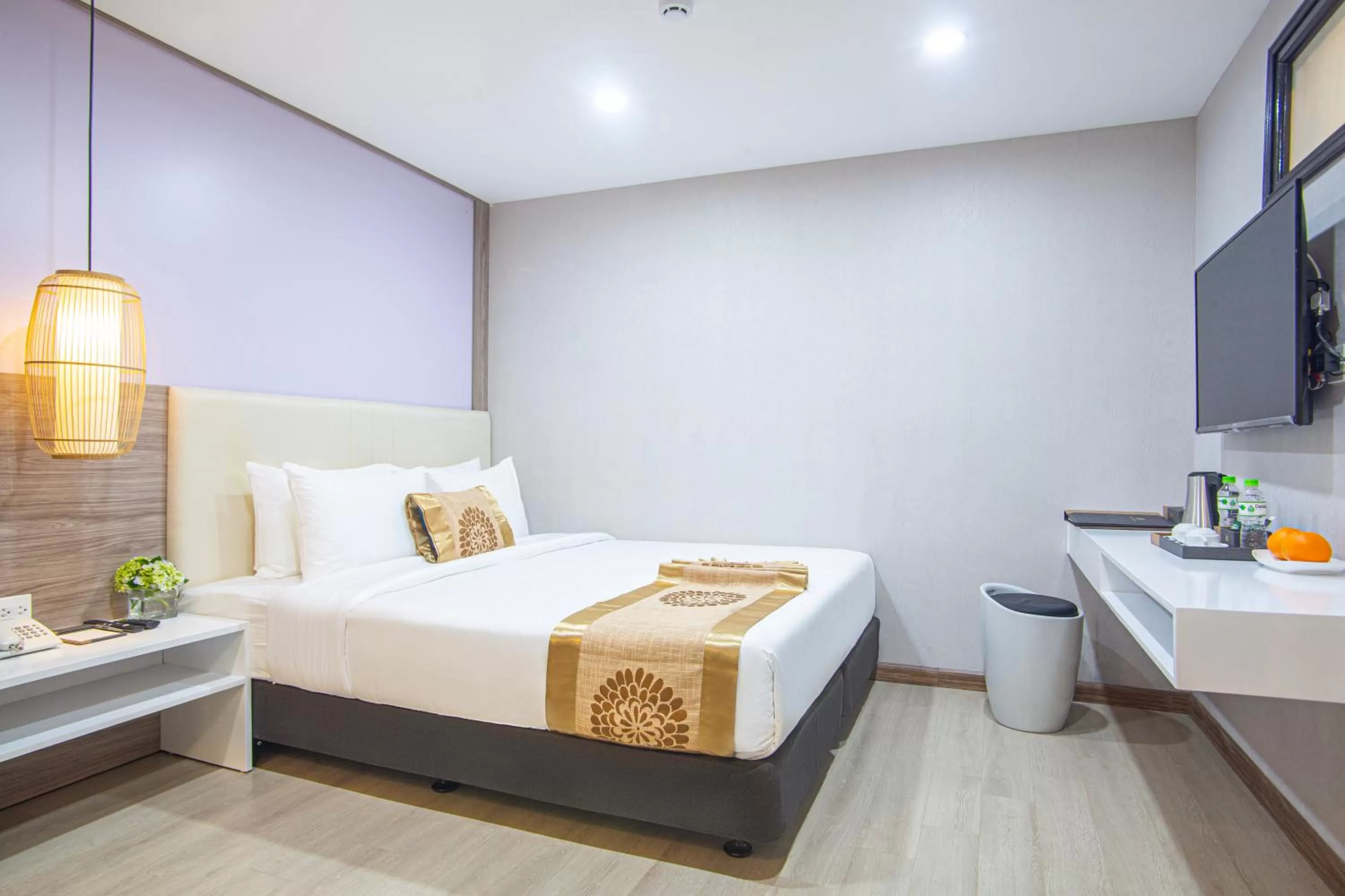 Bed in Bridge Lakeside Room For Rent Hanoi