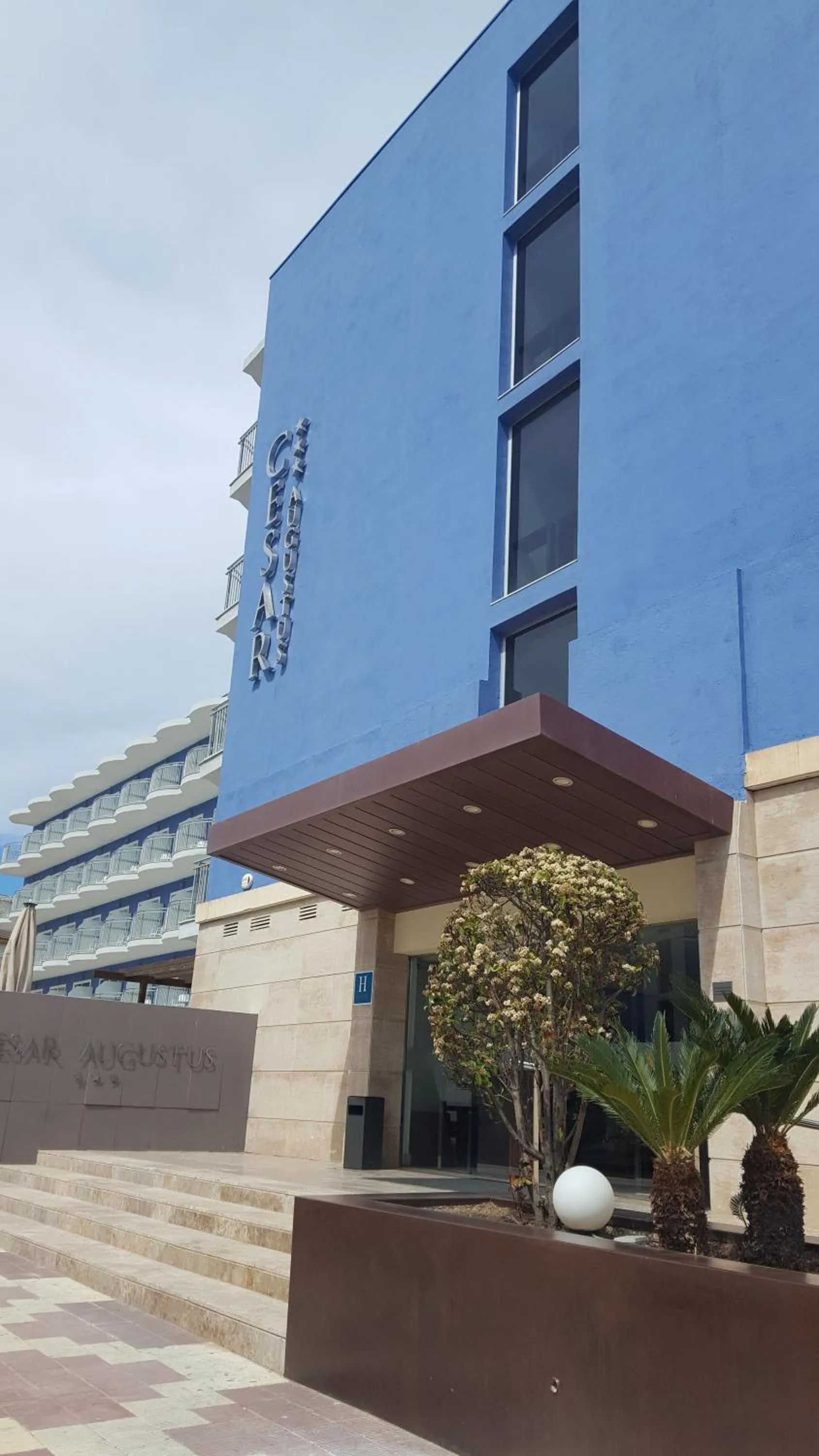 Facade/entrance in Hotel Cesar Augustus