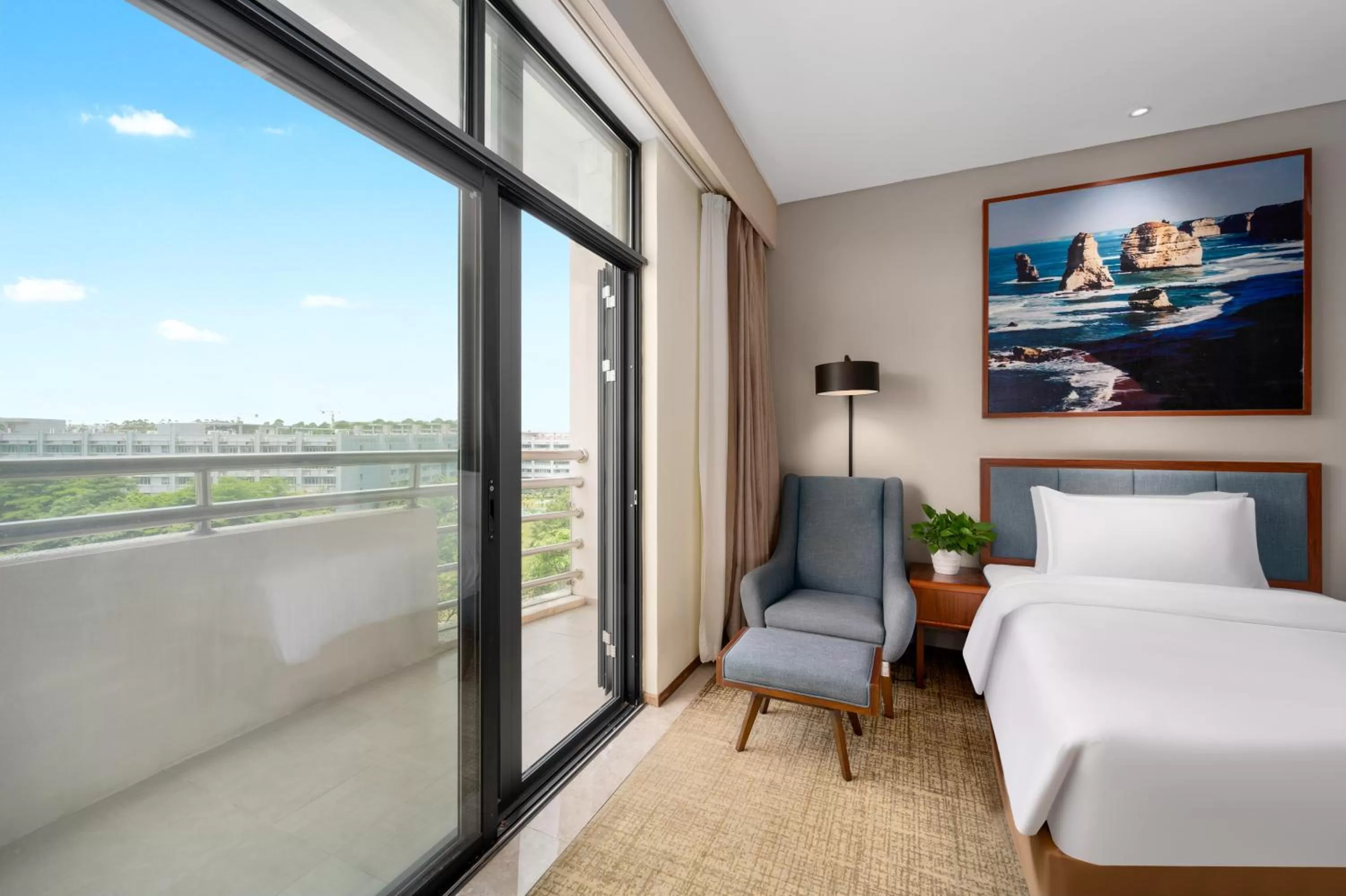 View (from property/room), Bed in Ausotel Smart Baiyun International Airport T2-Free 24-hour airport pick-up